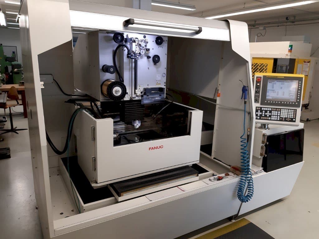 Mašīnas FANUC Robocut Alpha-1iD pretskats