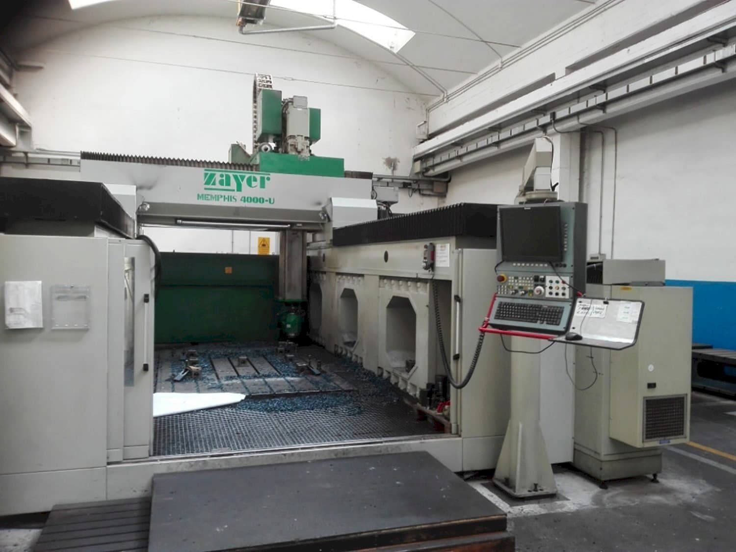 Mašīnas Zayer Memphis 4000  pretskats