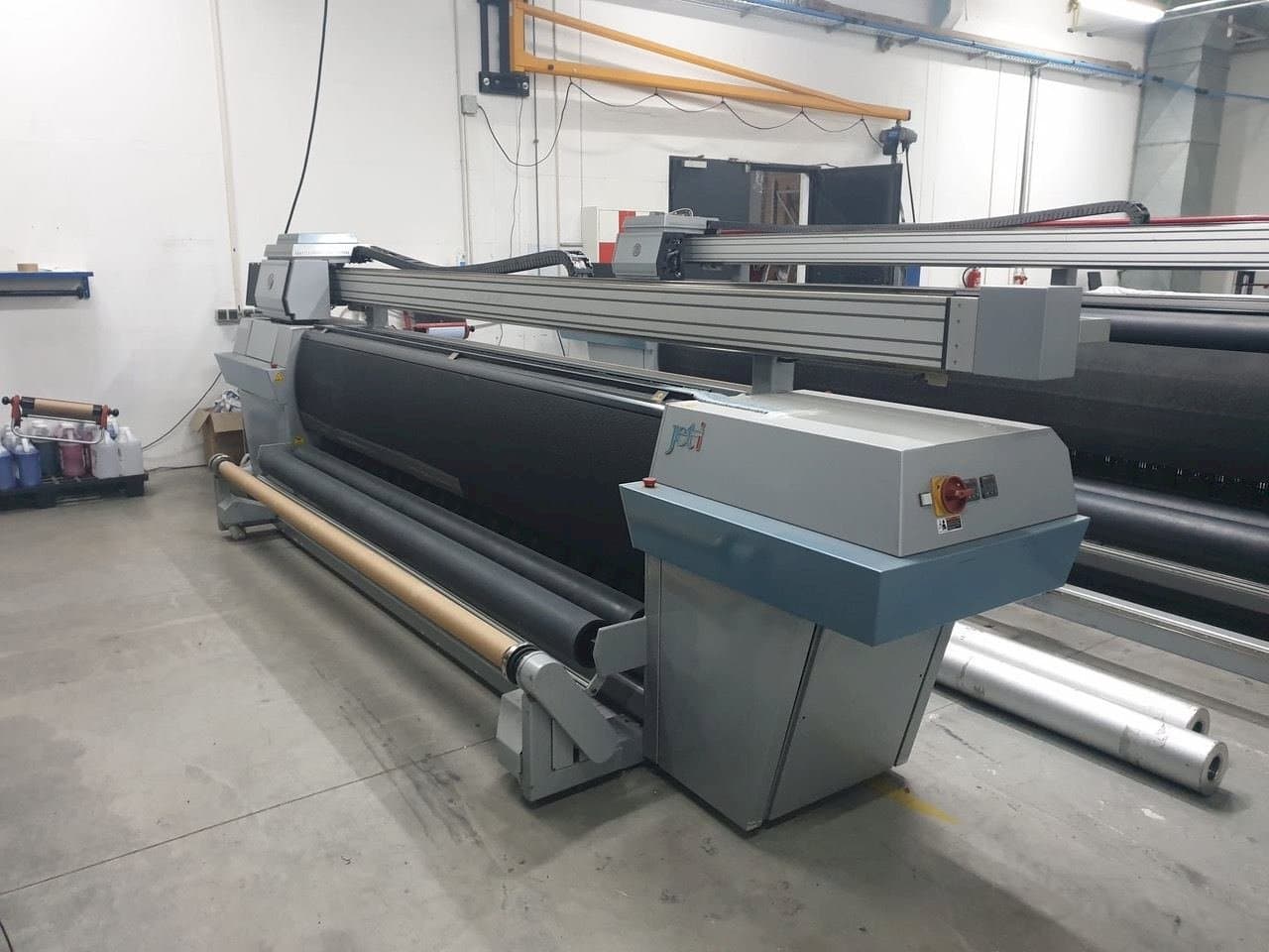 Mašīnas JETI 3300 pretskats