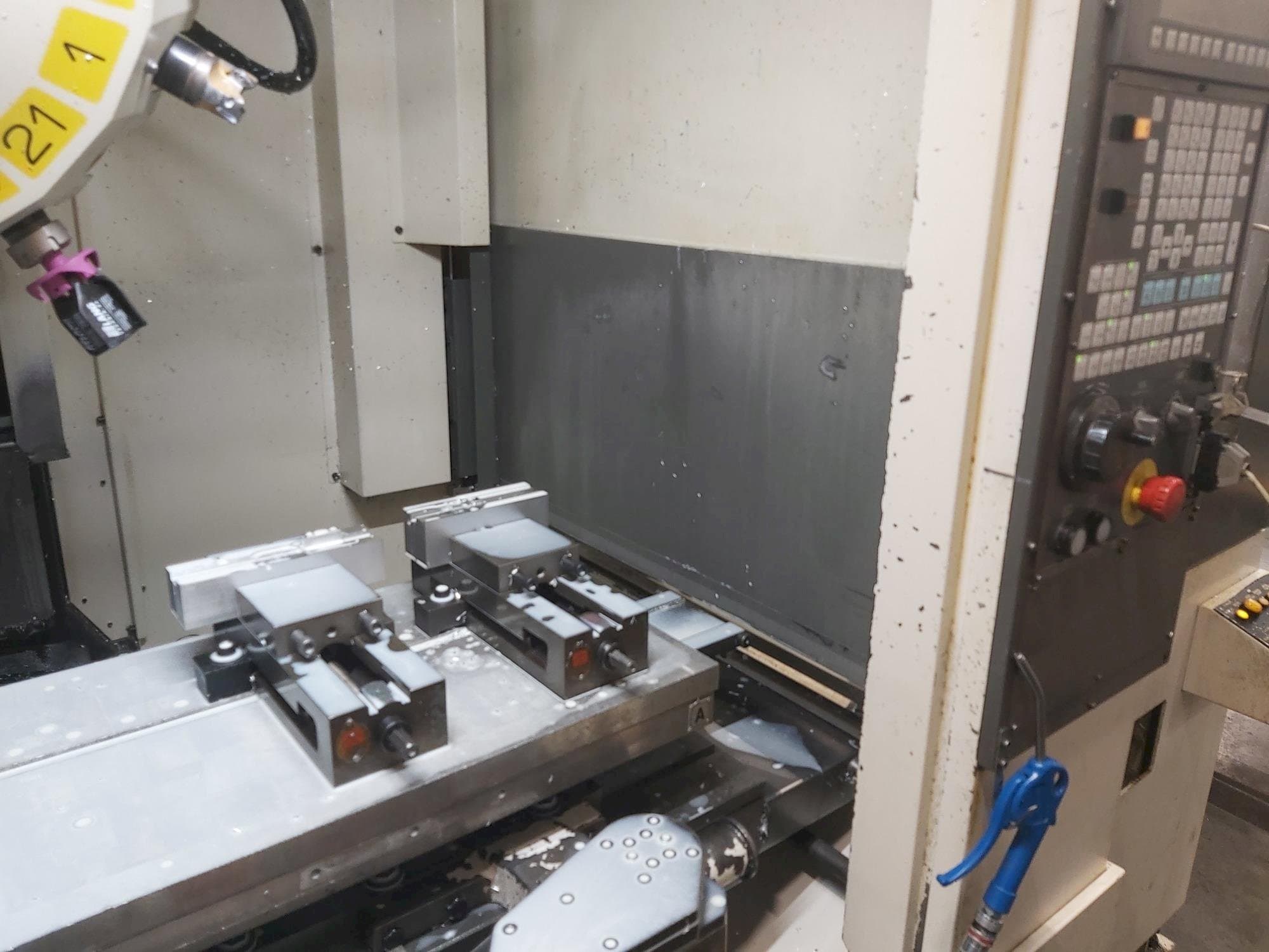 Mašīnas FANUC Robodrill Alpha T21iE pretskats