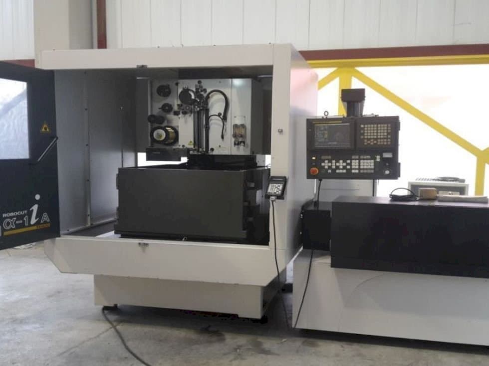 Mašīnas FANUC Robocut α-1iA pretskats