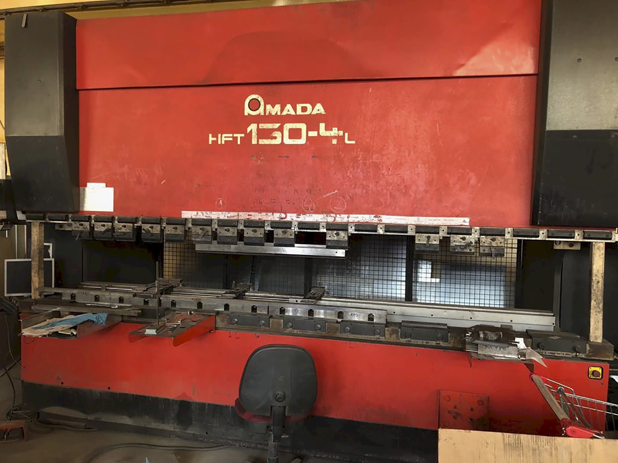 Mašīnas AMADA HFT 130-4 L pretskats