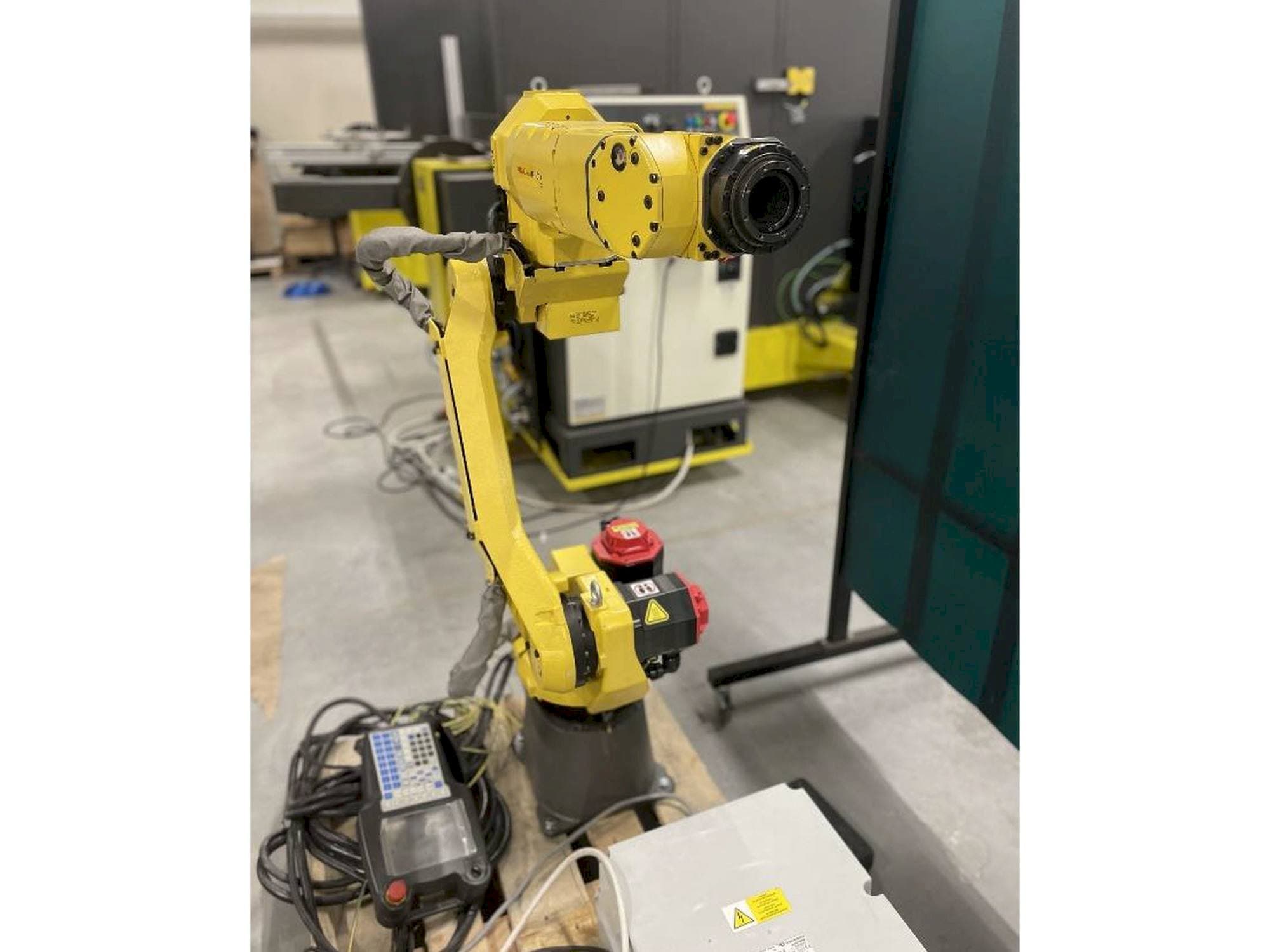 Mašīnas FANUC M10iA/12  pretskats