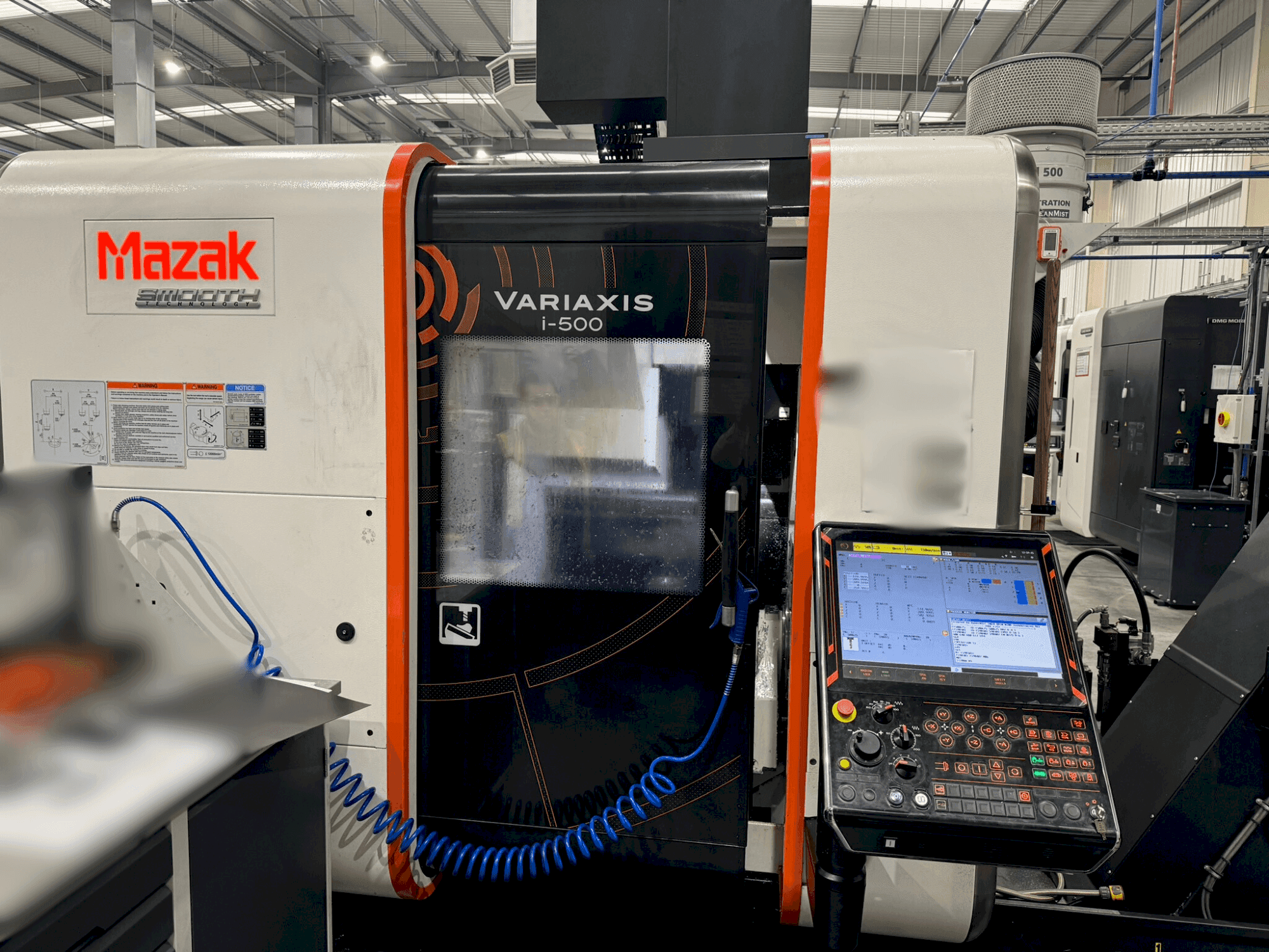 Mašīnas Mazak Variaxis i-500  pretskats