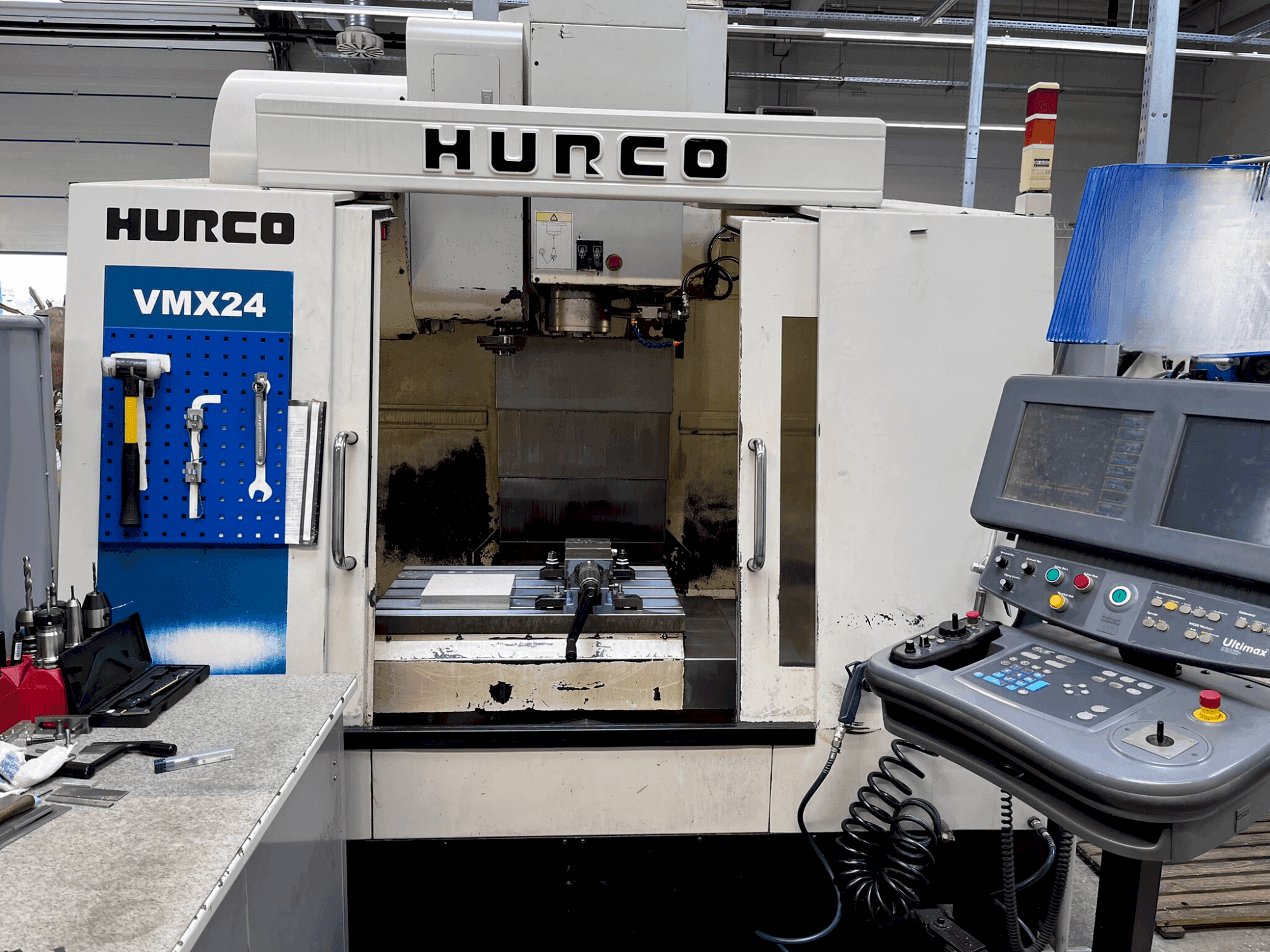 Mašīnas Hurco VMX 24 pretskats