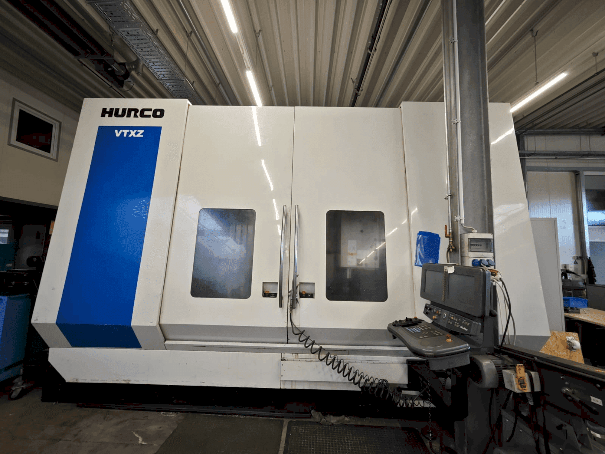 Mašīnas Hurco VTXZ  pretskats
