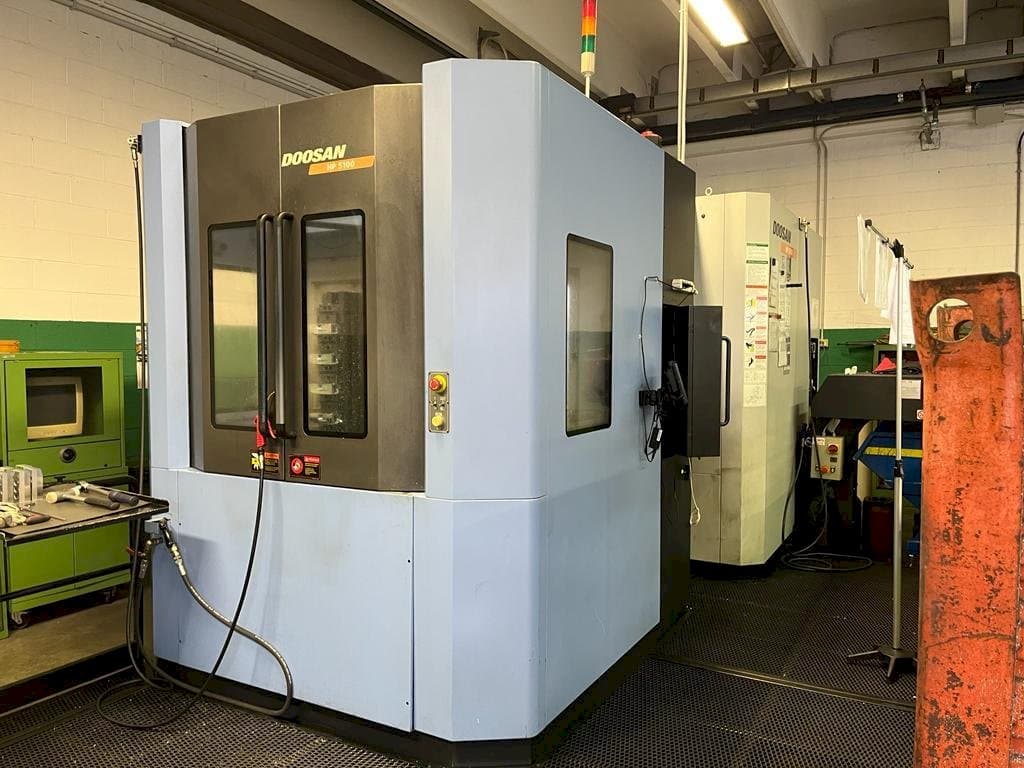 Mašīnas Doosan HP5100 kreisās malas skats