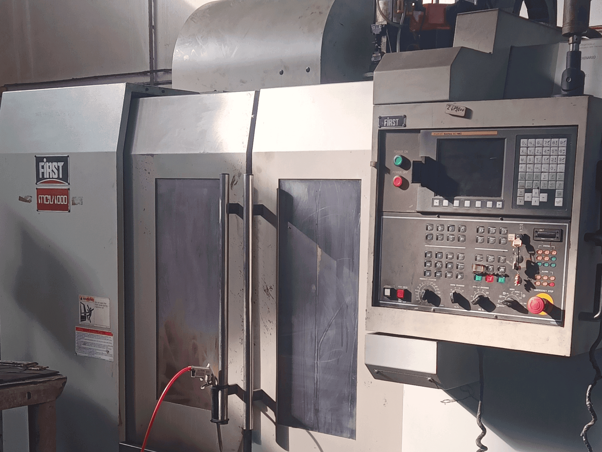 Mašīnas FIRST MCV-100 pretskats