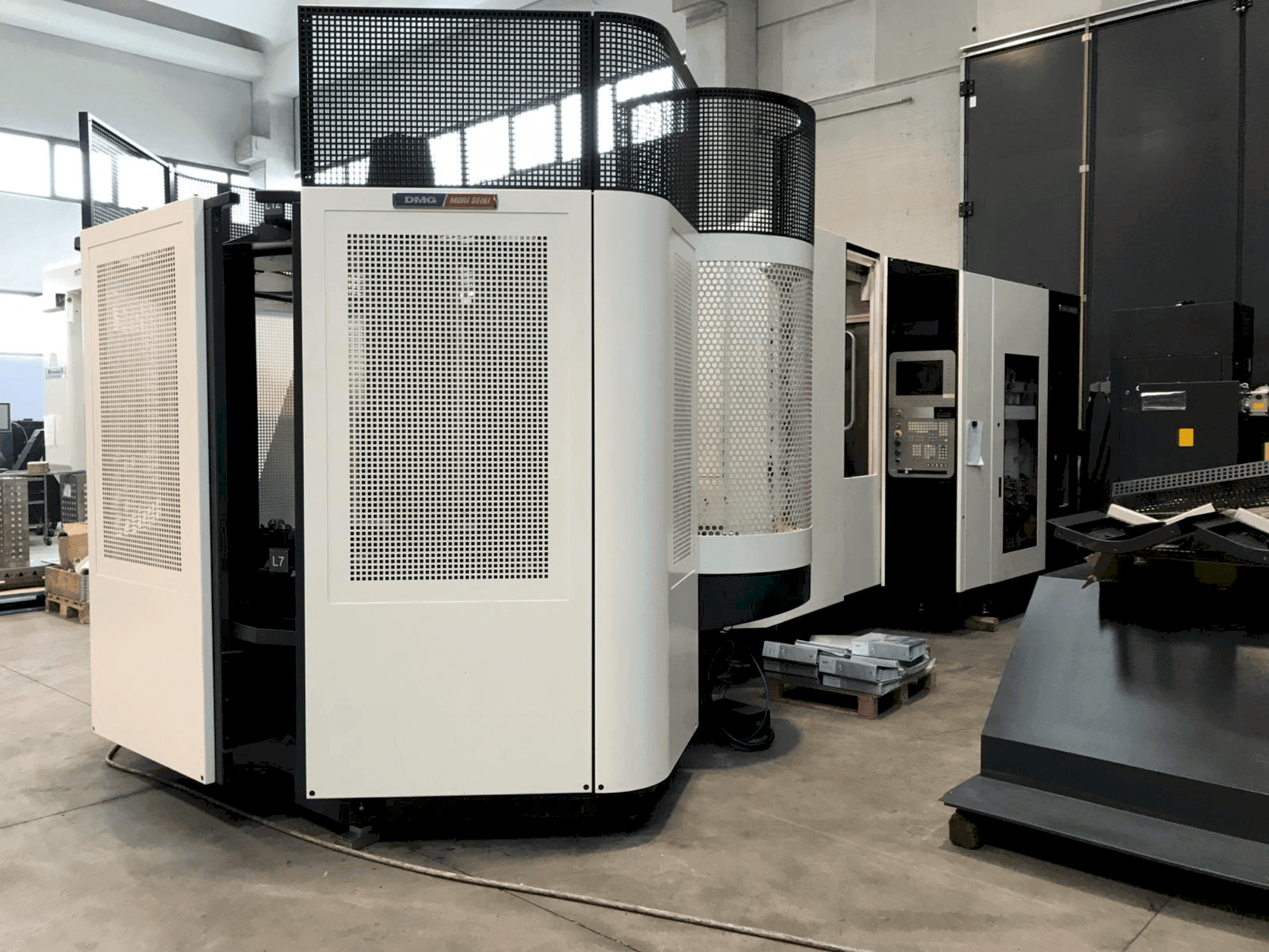 Mašīnas DMG DECKEL MAHO DMC 60H Linear  pretskats