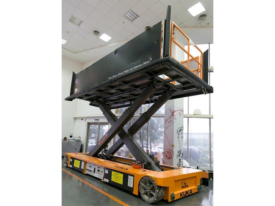 Mašīnas KUKA KoM TL-3 E575 1000  pretskats