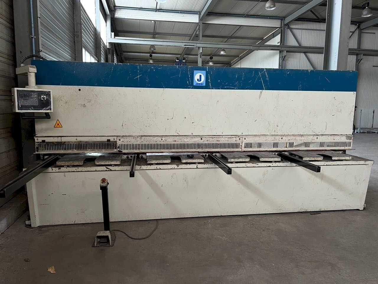 Mašīnas JORDI CH 413 pretskats