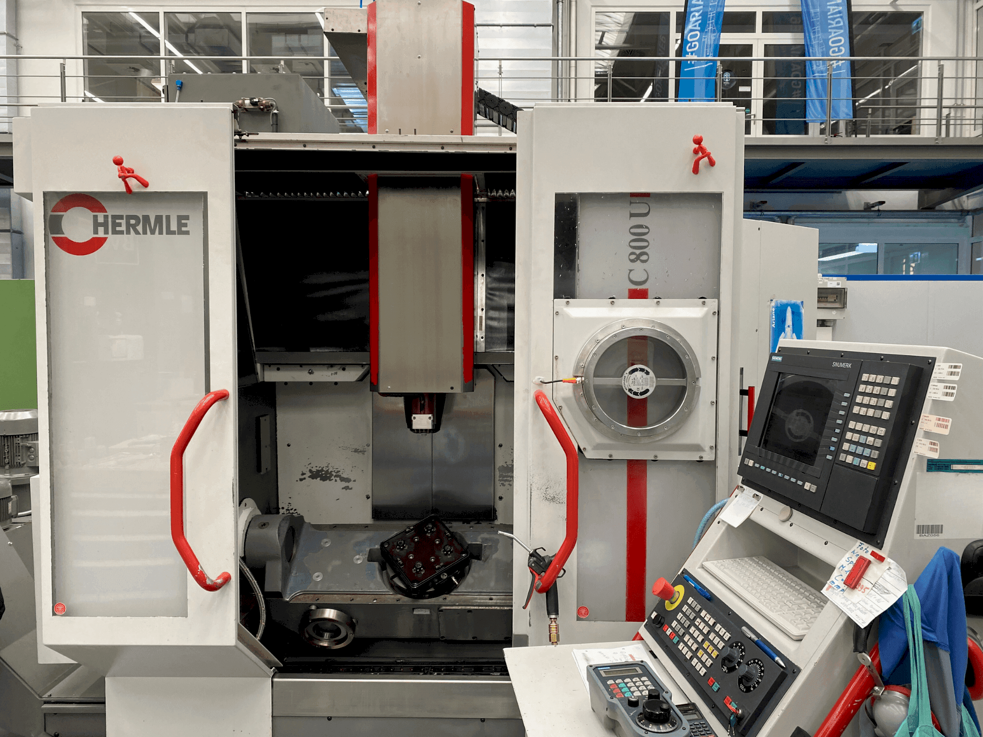 Mašīnas HERMLE C800 U  pretskats