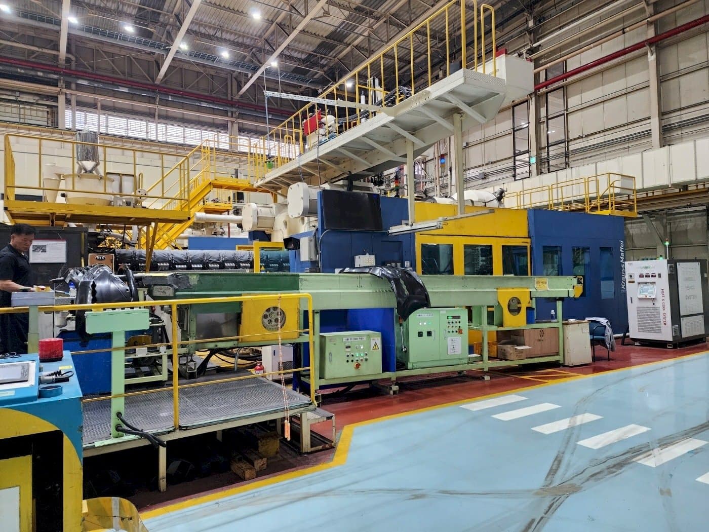 Mašīnas Krauss Maffei 3200-24500 pretskats