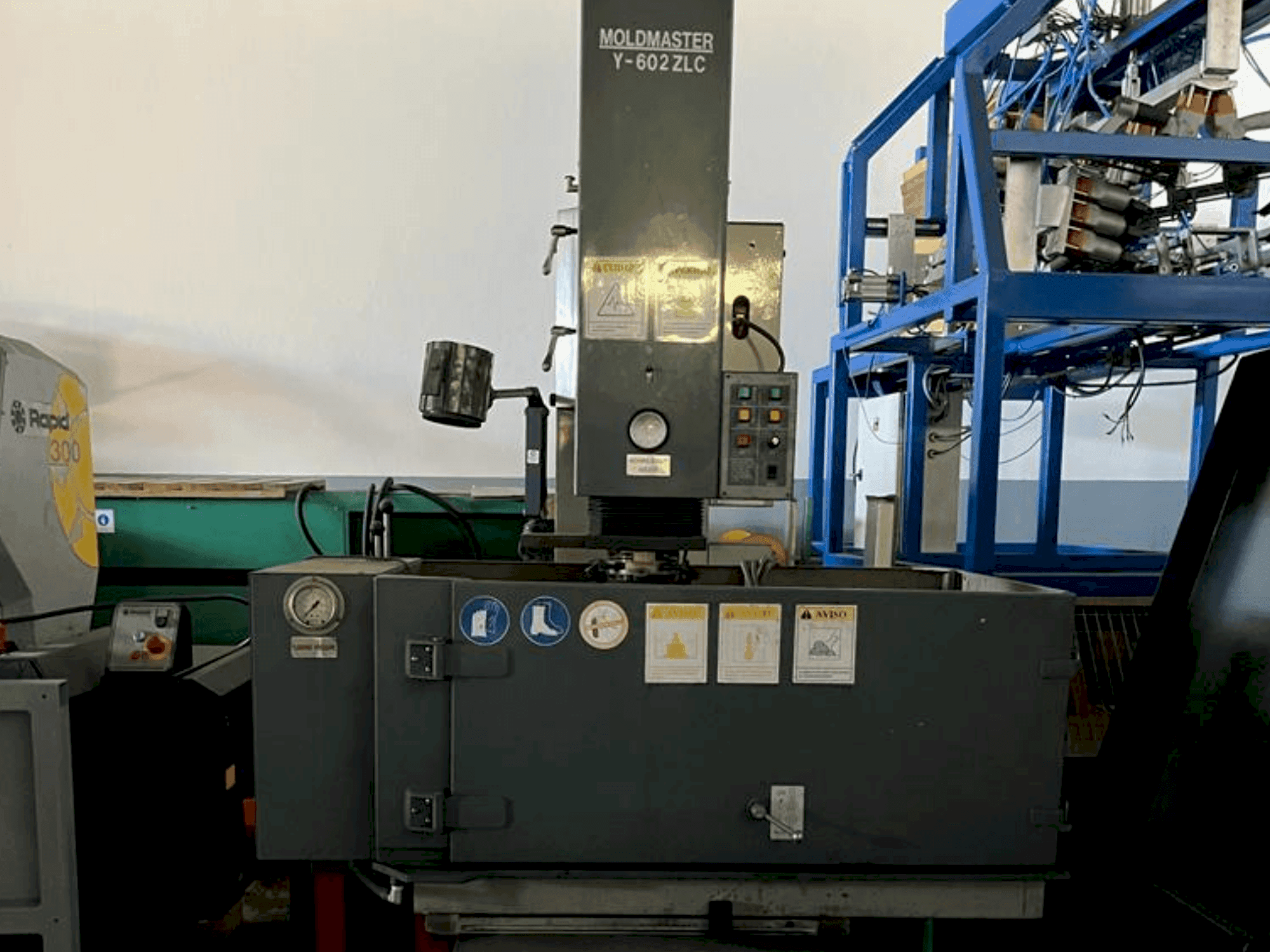 Mašīnas MOLDMASTER Y-602 ZLC pretskats