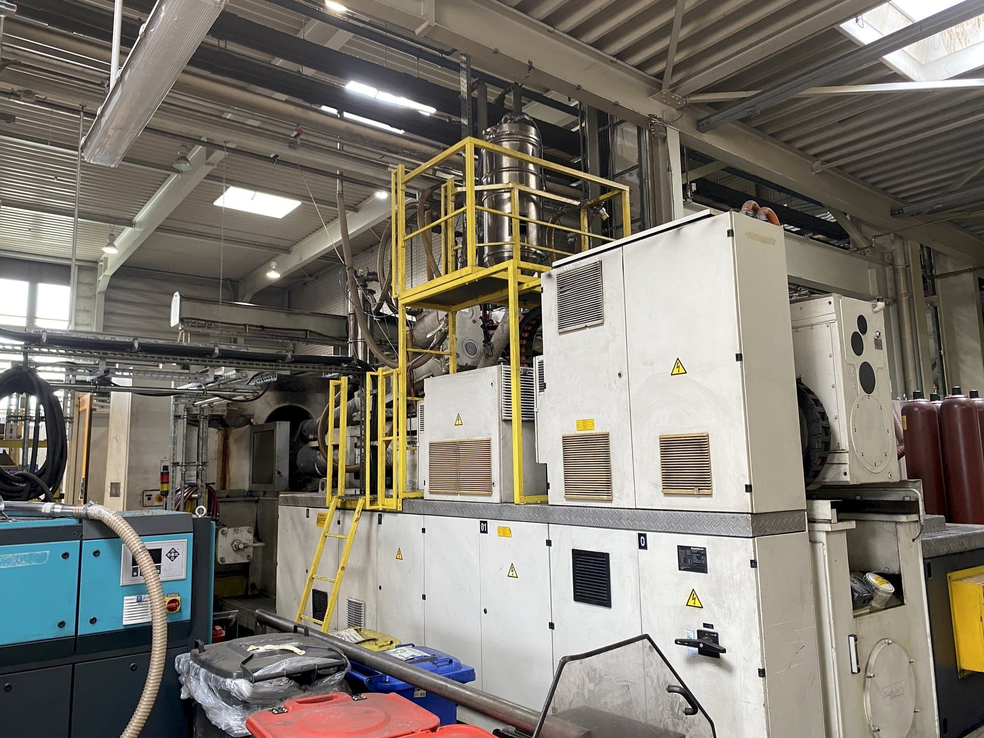 Mašīnas Krauss Maffei 1600-12000-1400 MZ pretskats