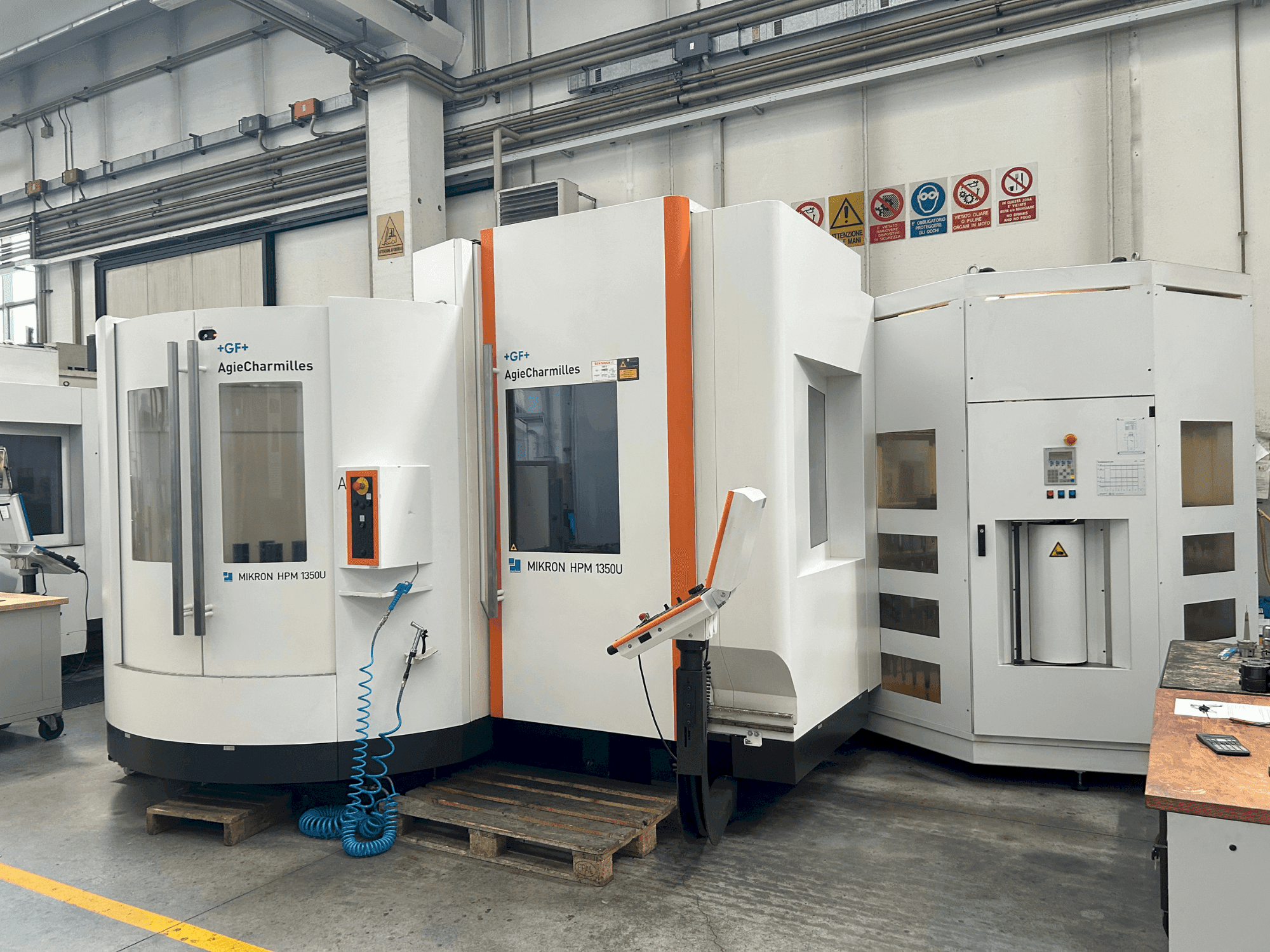 Mašīnas AgieCharmilles MIKRON HPM 1350U  pretskats