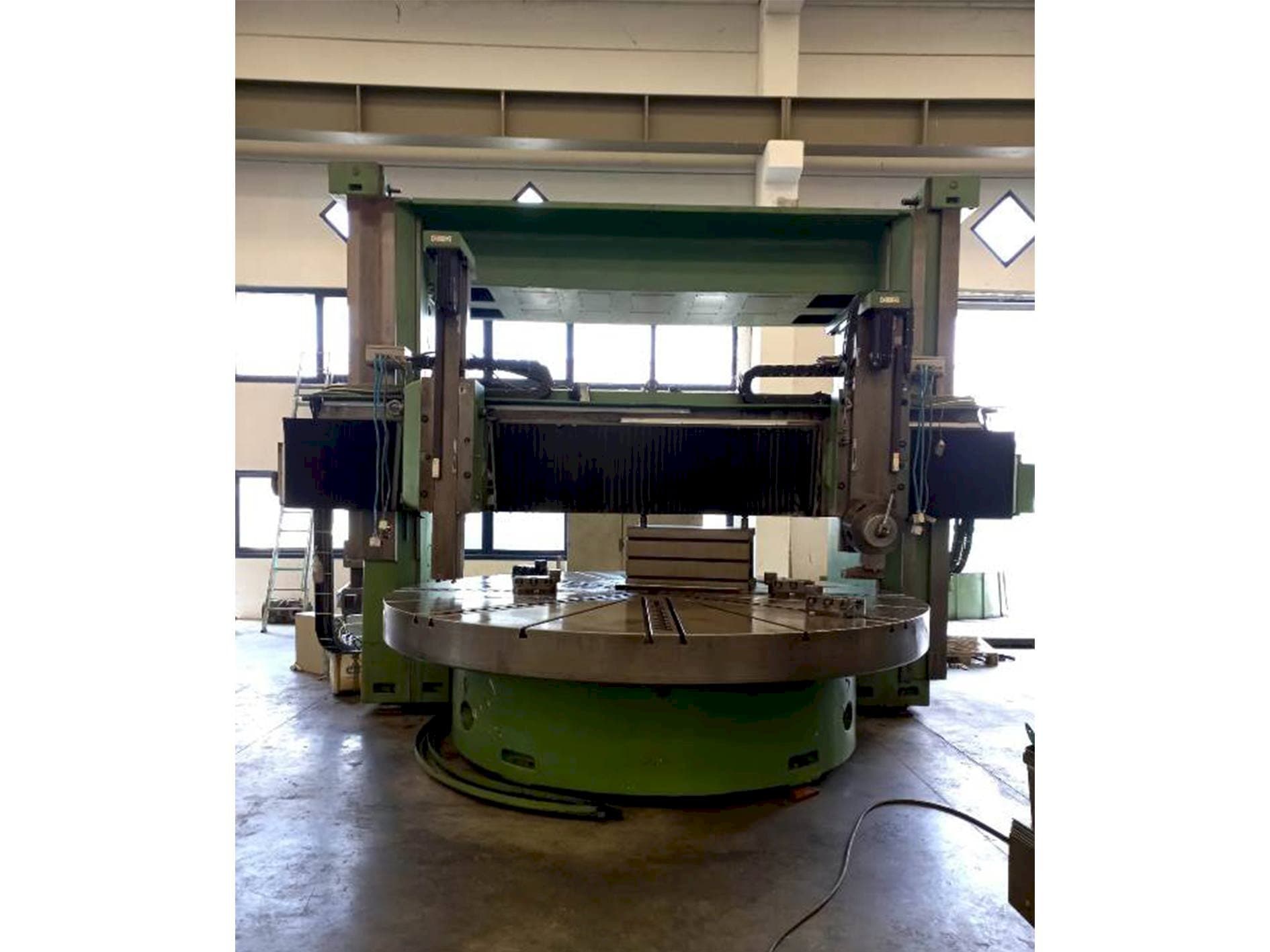 Mašīnas Titan SC 43 ECS 1400 pretskats