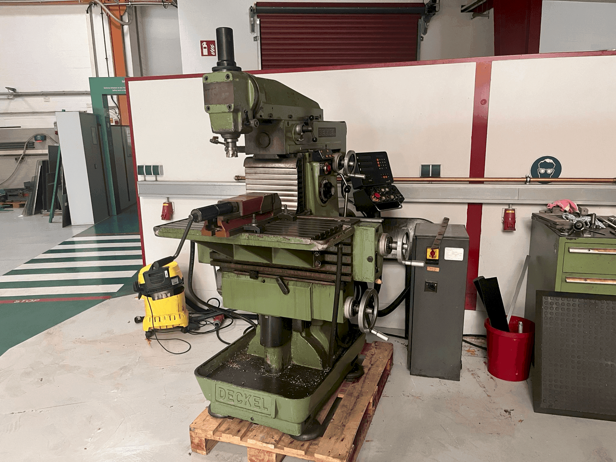 Mašīnas DECKEL FP2 pretskats