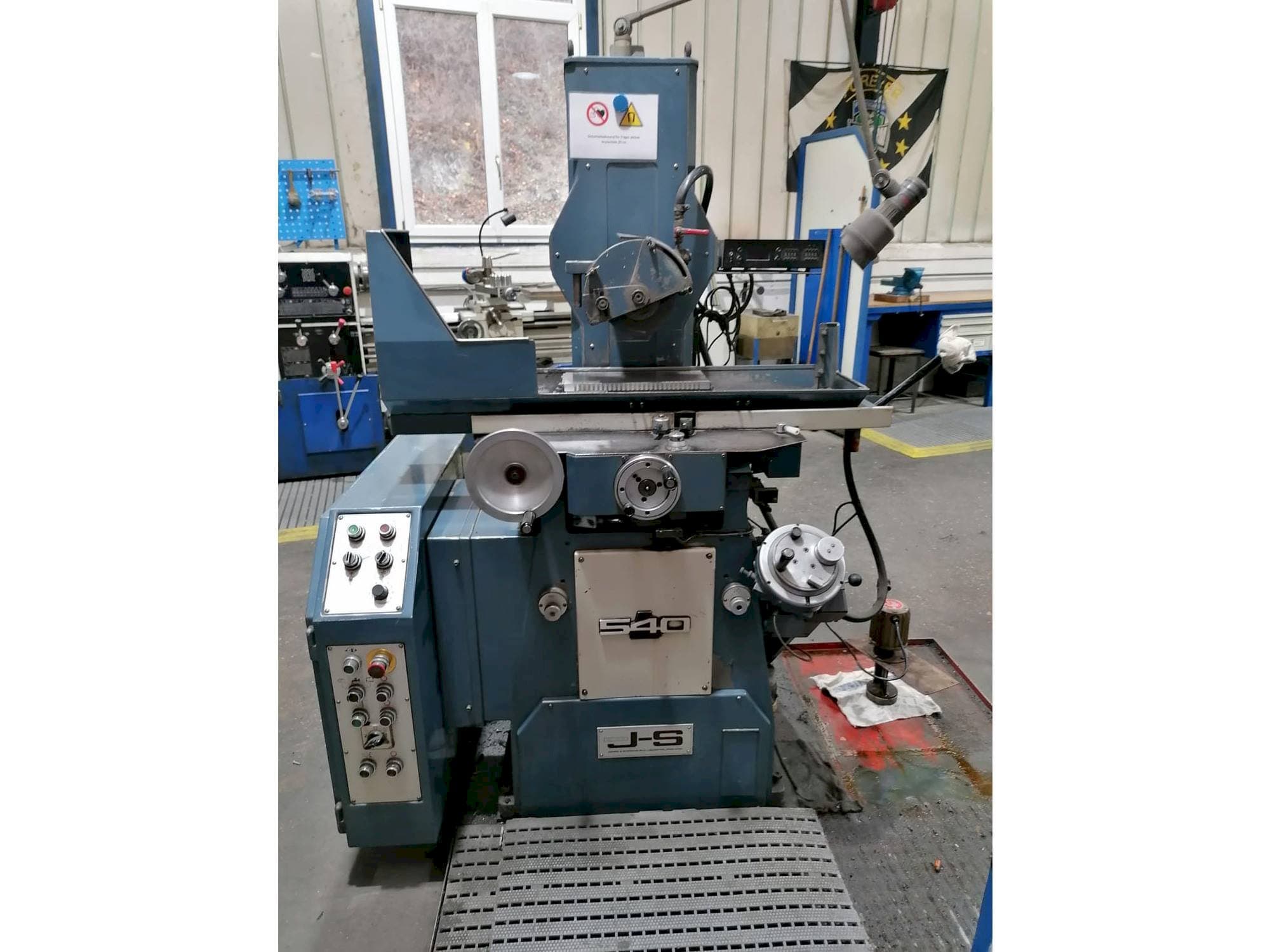 Mašīnas Jones & Shipman 540 pretskats