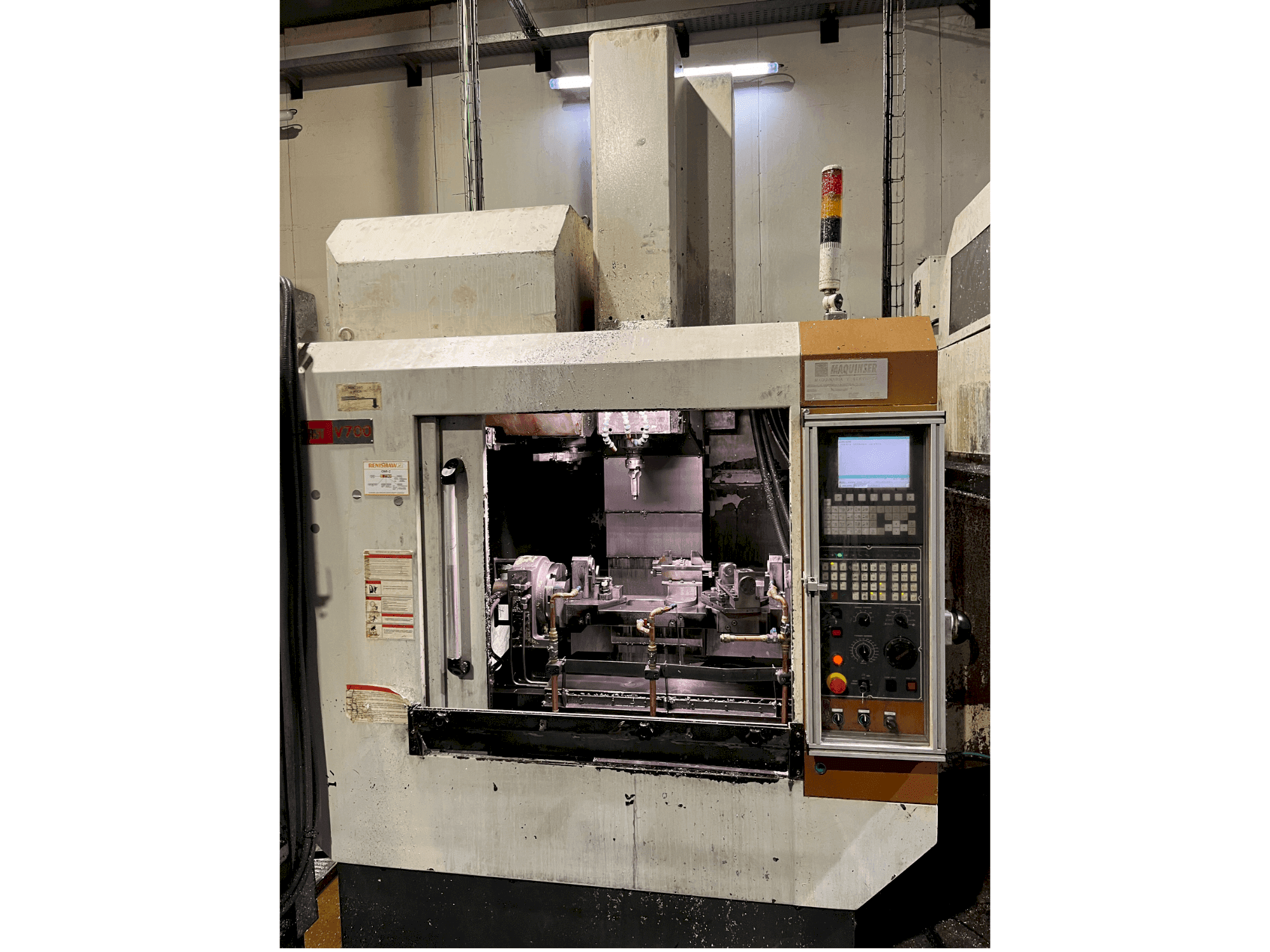 Mašīnas FIRST V700 pretskats