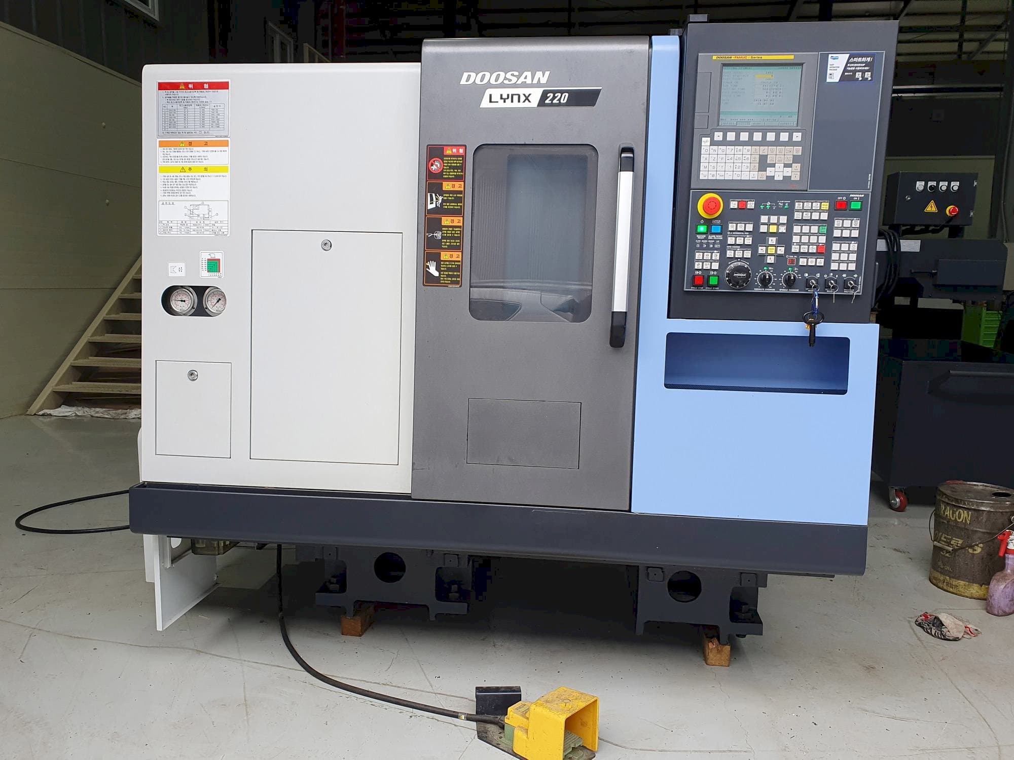 Mašīnas Doosan LYNX220C pretskats