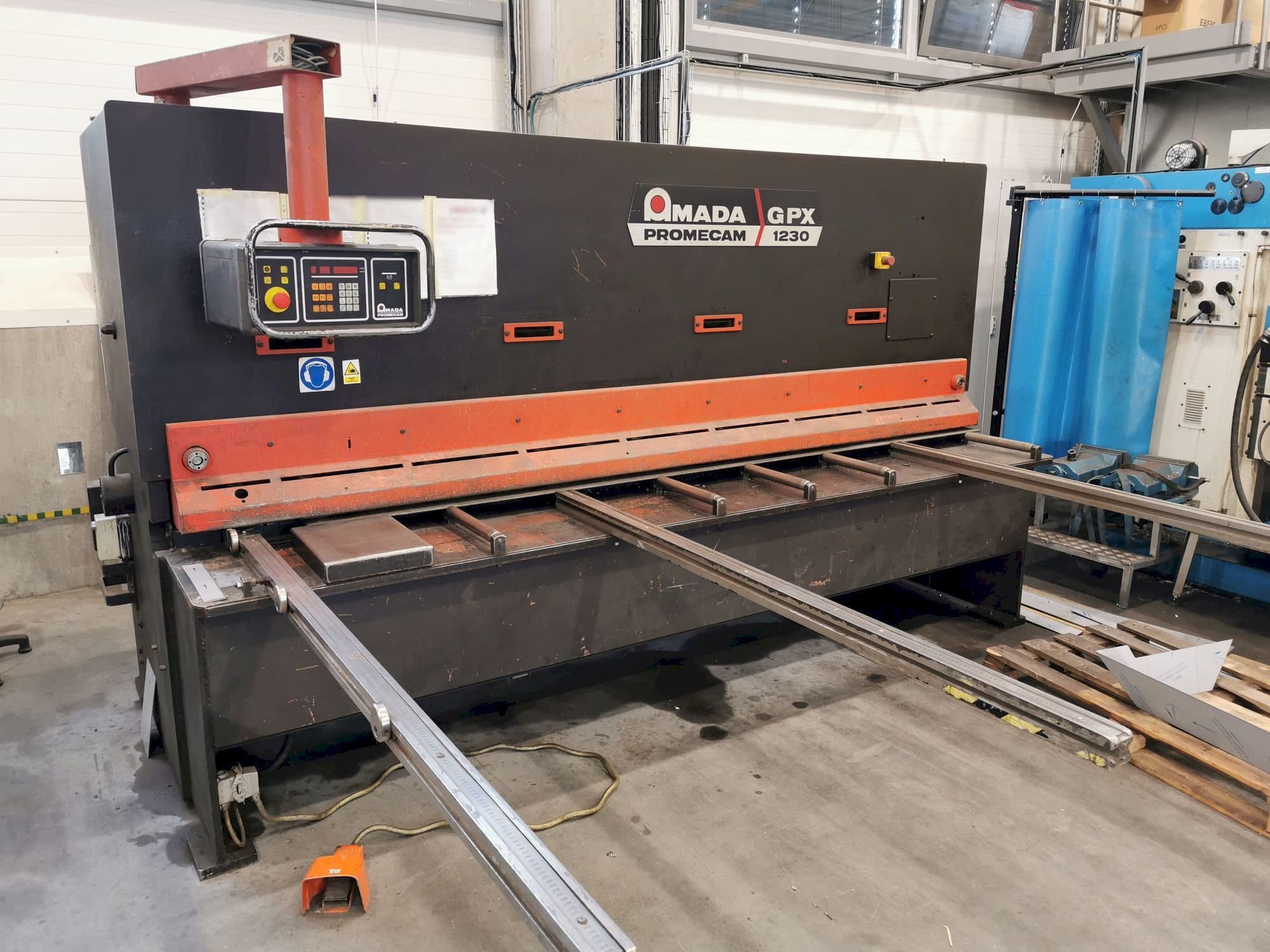 Mašīnas AMADA GPX 1230 pretskats