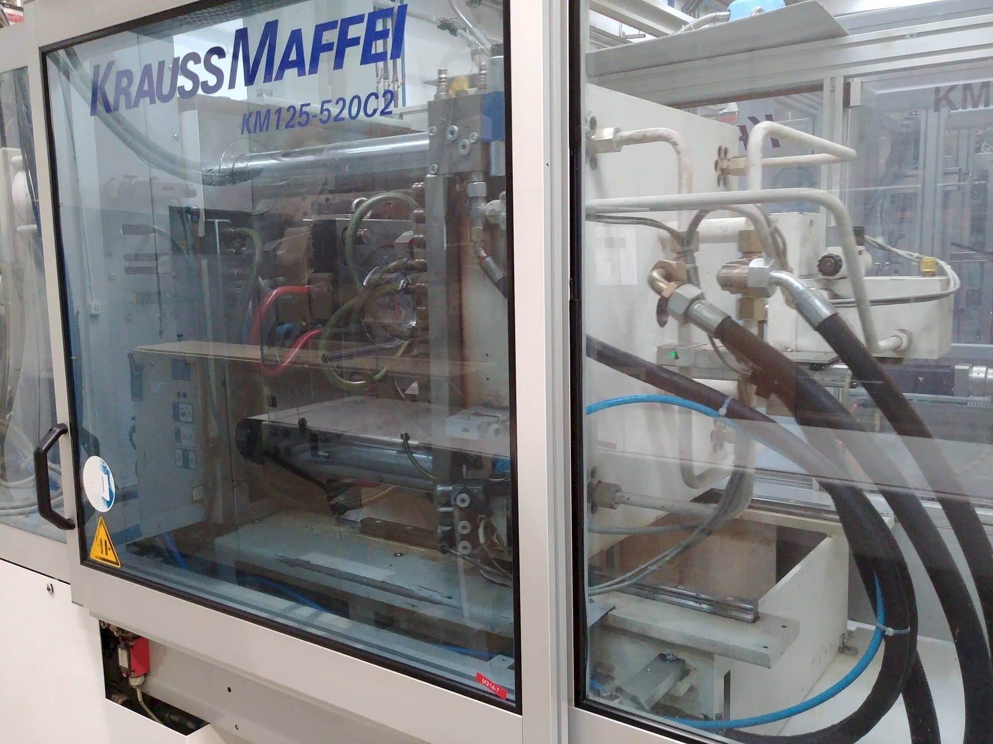 Mašīnas Krauss Maffei KM 125-520 C2 skats no kreisās puses