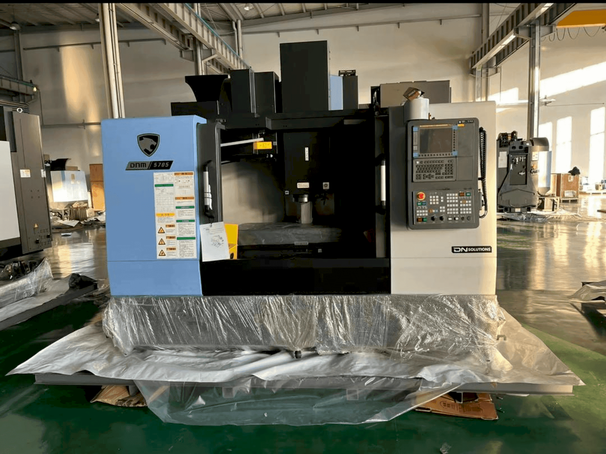 Mašīnas DOOSAN Dnm 5705 pretskats