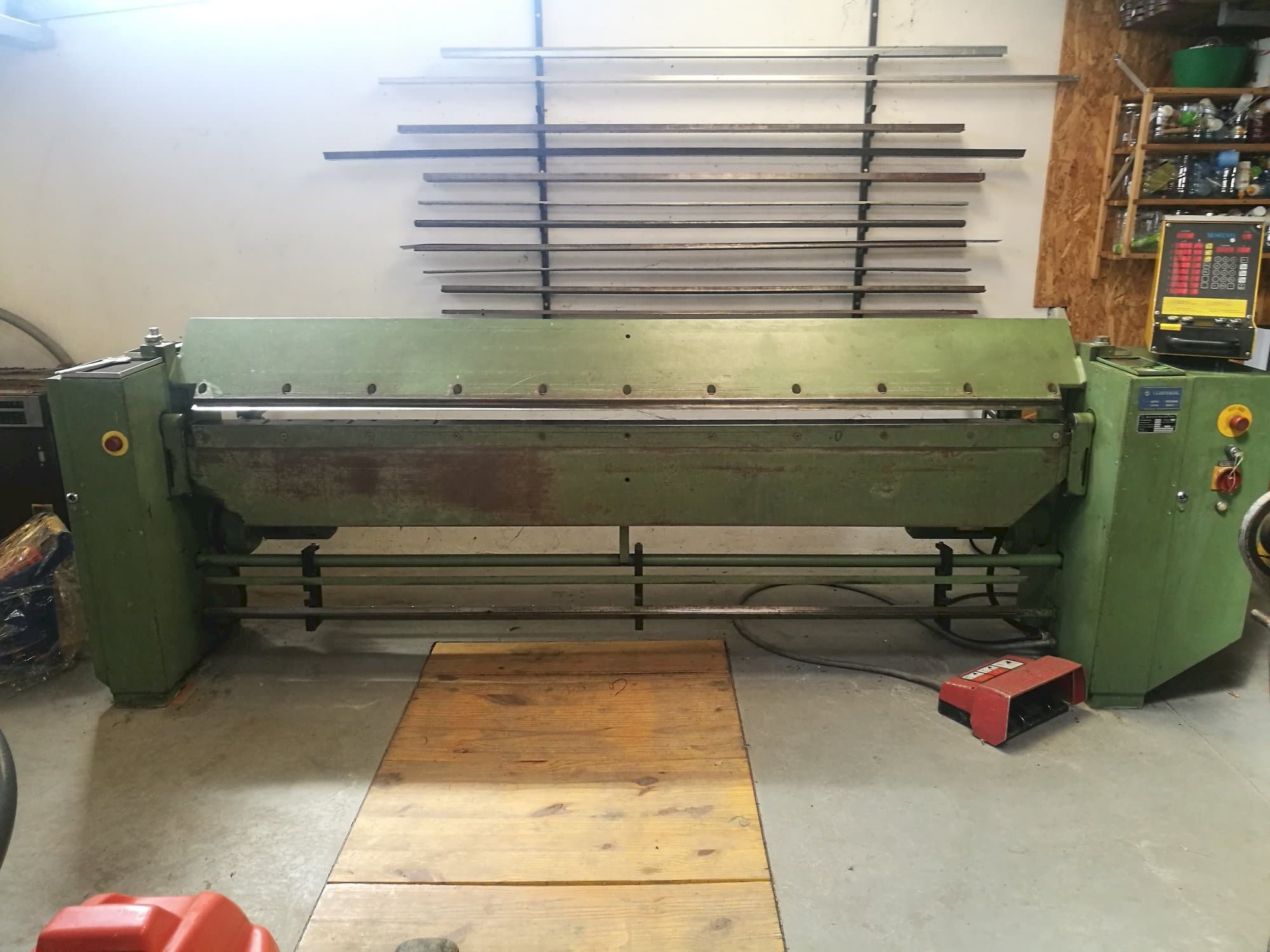 Mašīnas Schechtl MA 250/8 kreisās malas skats