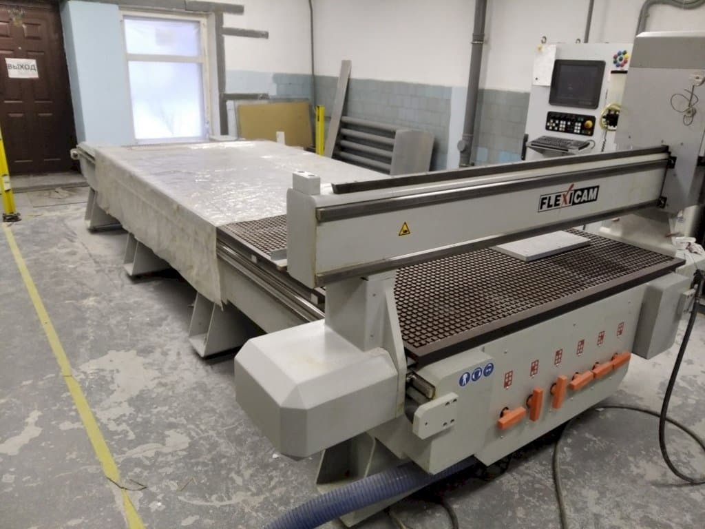 Mašīnas Becker FLEXICAM 1540 pretskats