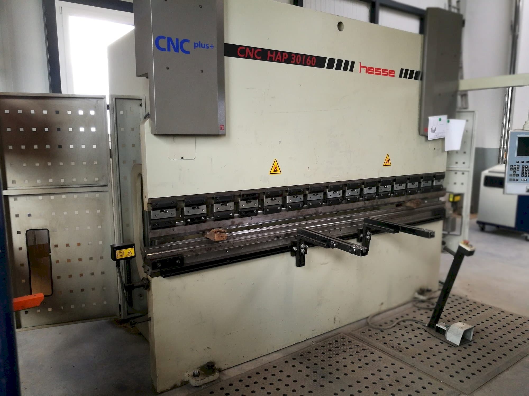 Mašīnas Hesse CNC HAP 30160 pretskats
