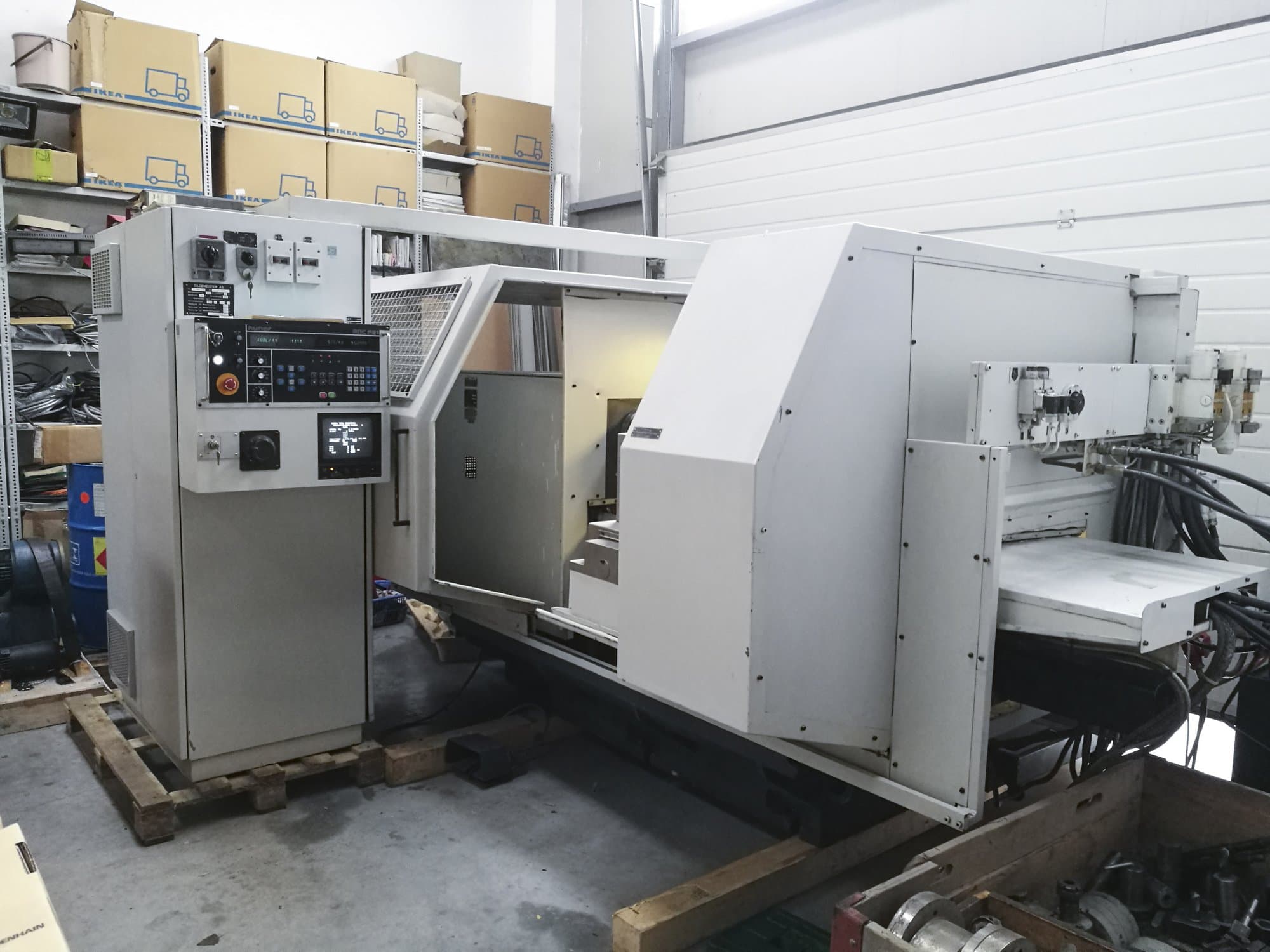 Mašīnas Gildemeister RNF 40/200 skats no labās puses