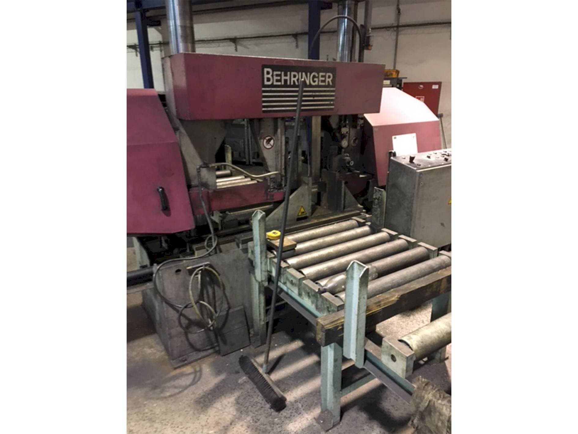 Mašīnas Behringer HBP 530 pretskats