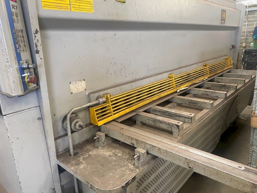 Mašīnas HACO HSLX 3013 pretskats
