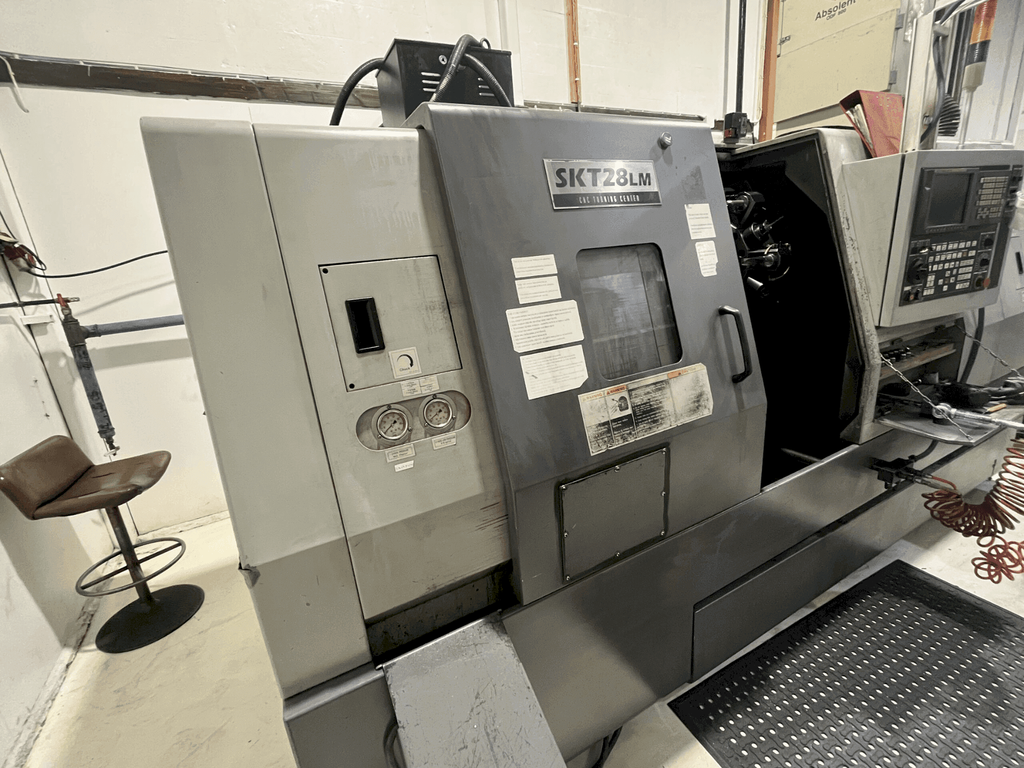 Mašīnas Hyundai Kia SKT 28 LM  pretskats