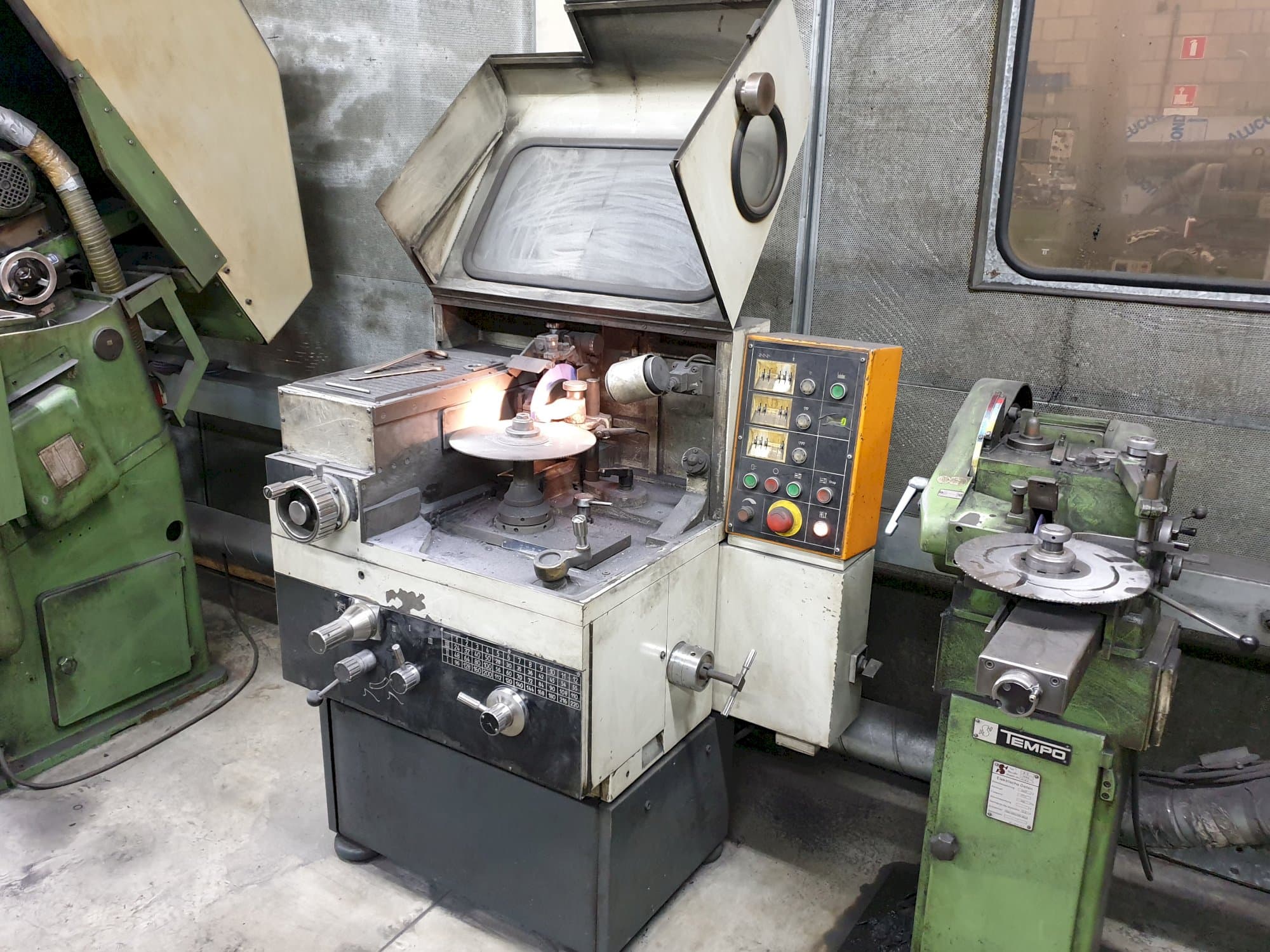 Mašīnas Loroch K400 skats no labās puses