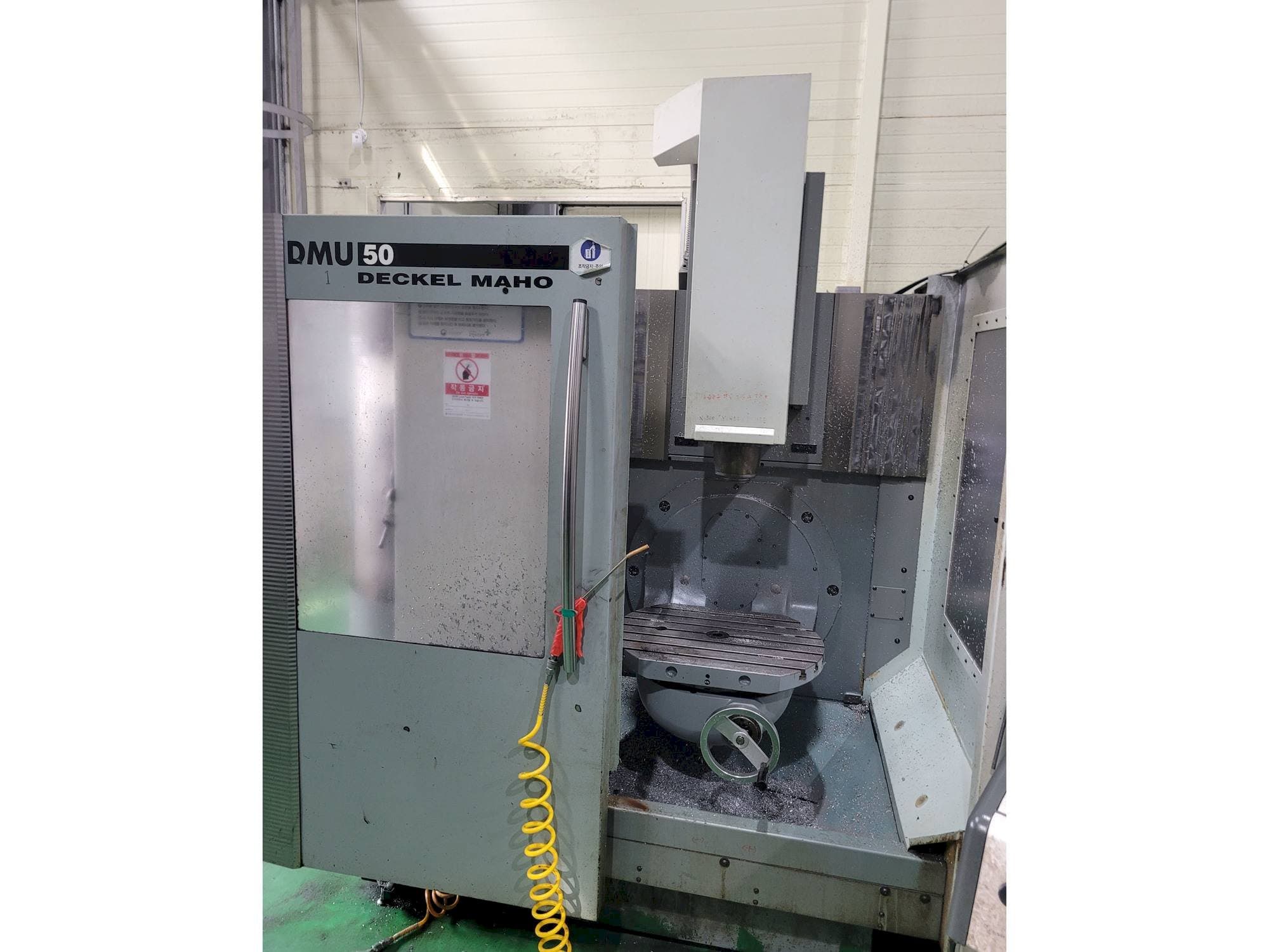 Mašīnas DECKEL MAHO DMU 50 pretskats
