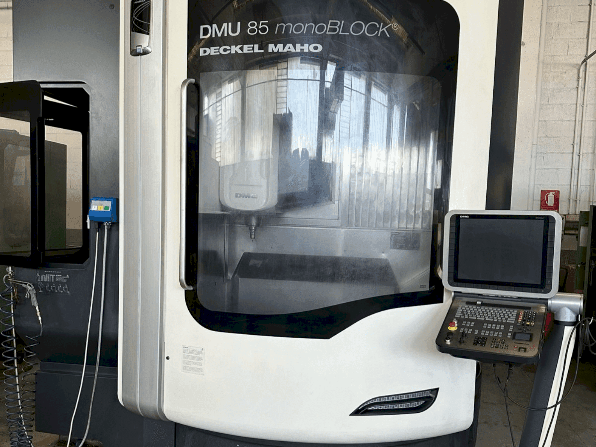 Mašīnas DMG DECKEL MAHO DMU 85 Monoblock pretskats