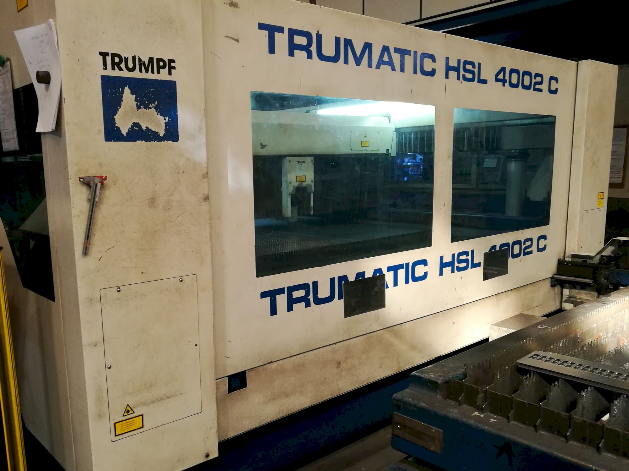 Mašīnas Trumpf Trumatic HSL 4002 C skats  no kreisās puses