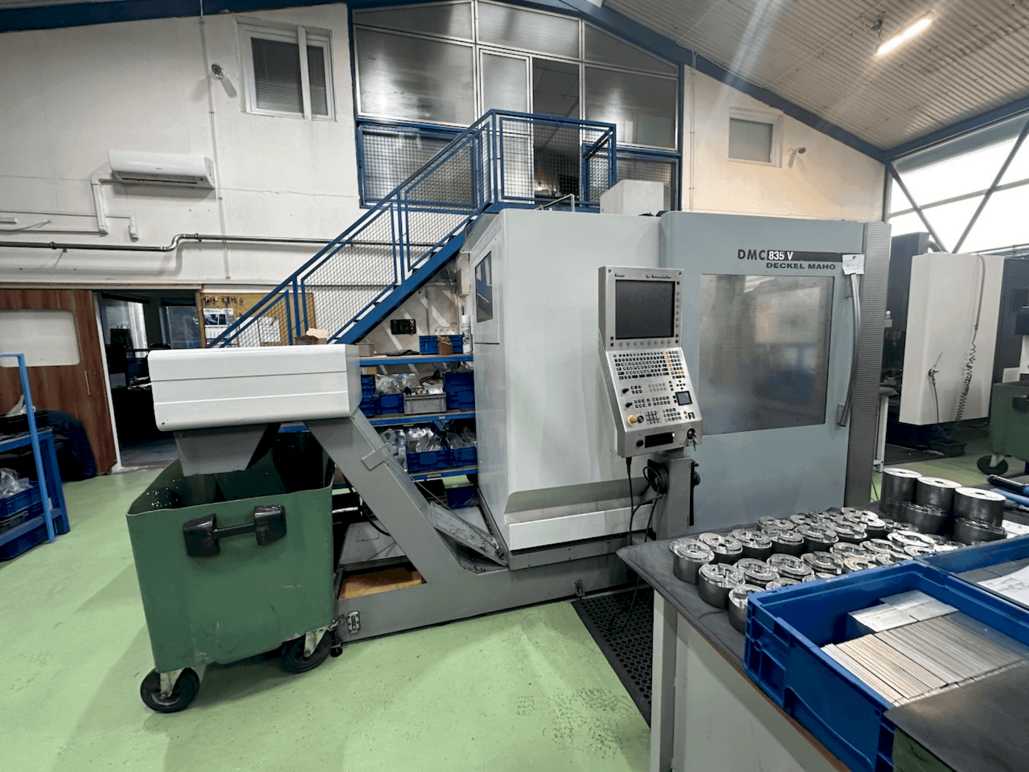Mašīnas DECKEL MAHO DMC 835 V pretskats