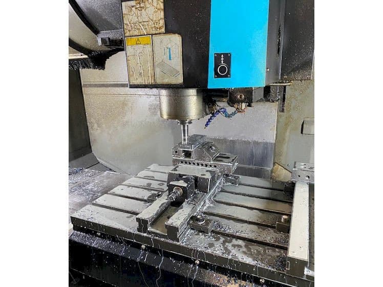 Mašīnas Hurco VMX42i pretskats