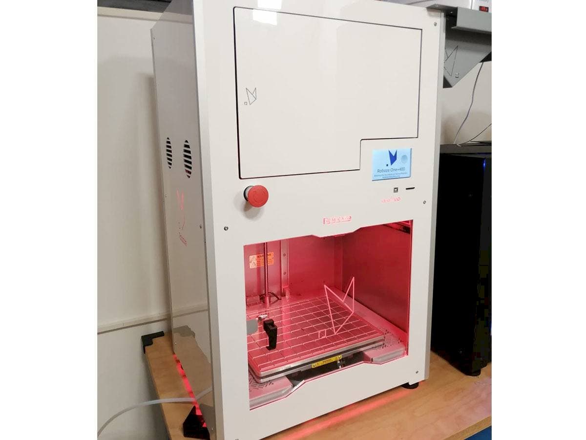 Mašīnas Roboze One Plus 400  pretskats