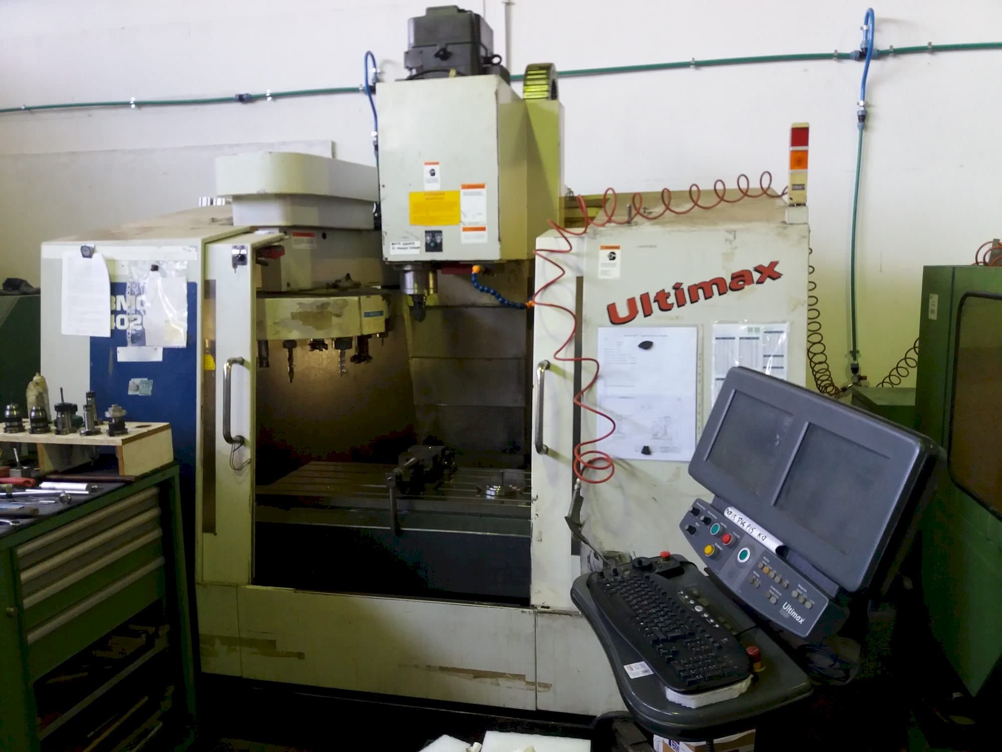 Mašīnas Hurco BMC 420 HT pretskats