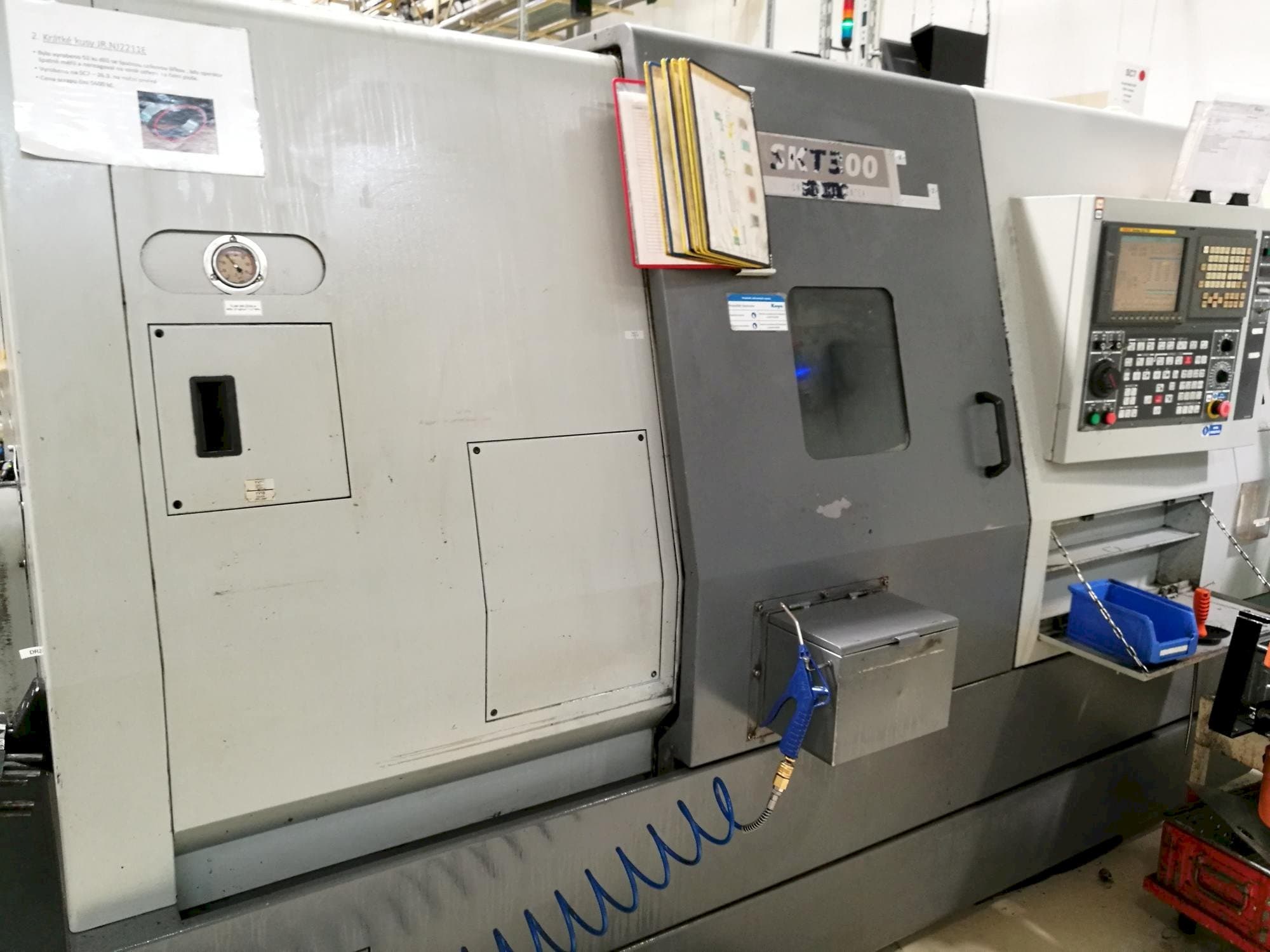 Mašīnas Hyundai Kia SKT 300 pretskats