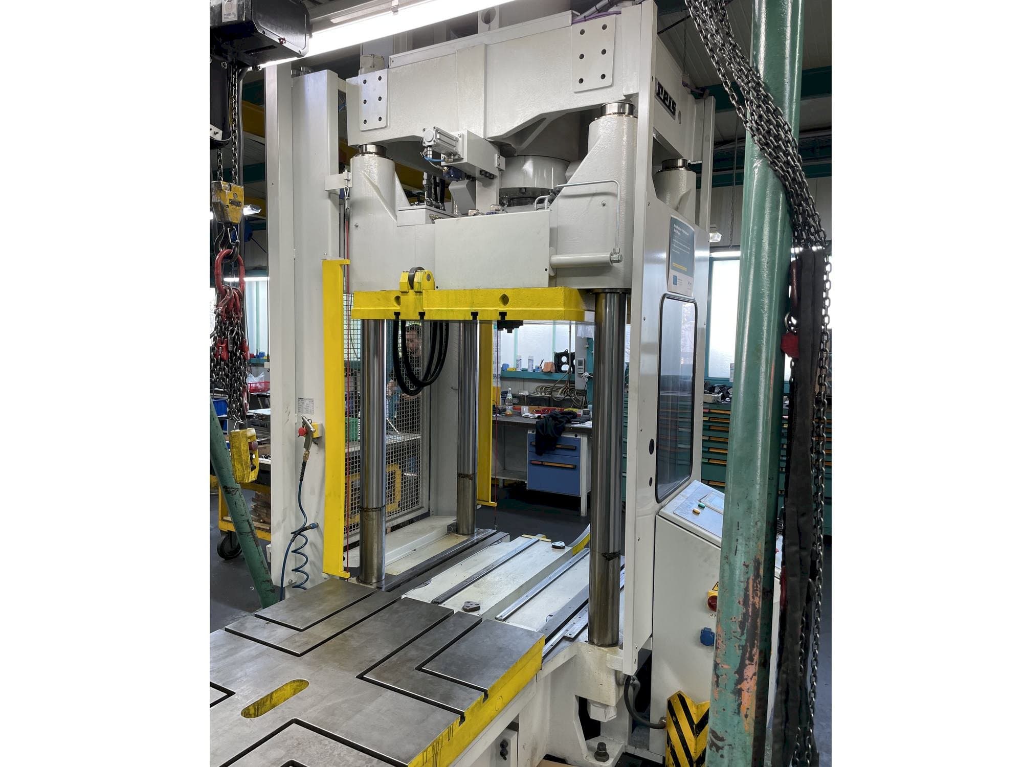 Mašīnas Reis TUS 100 pretskats