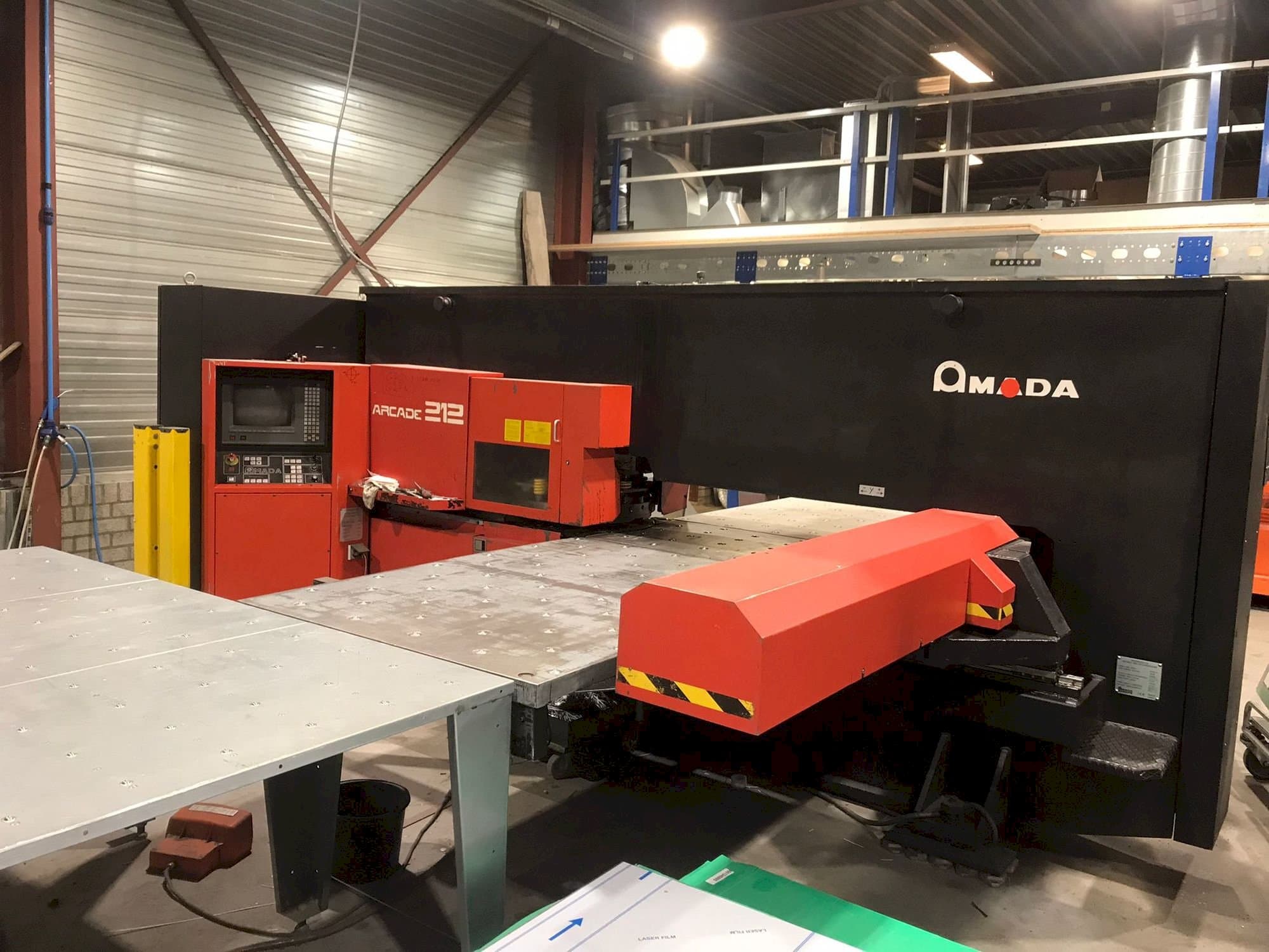 Mašīnas AMADA Arcade 212 pretskats