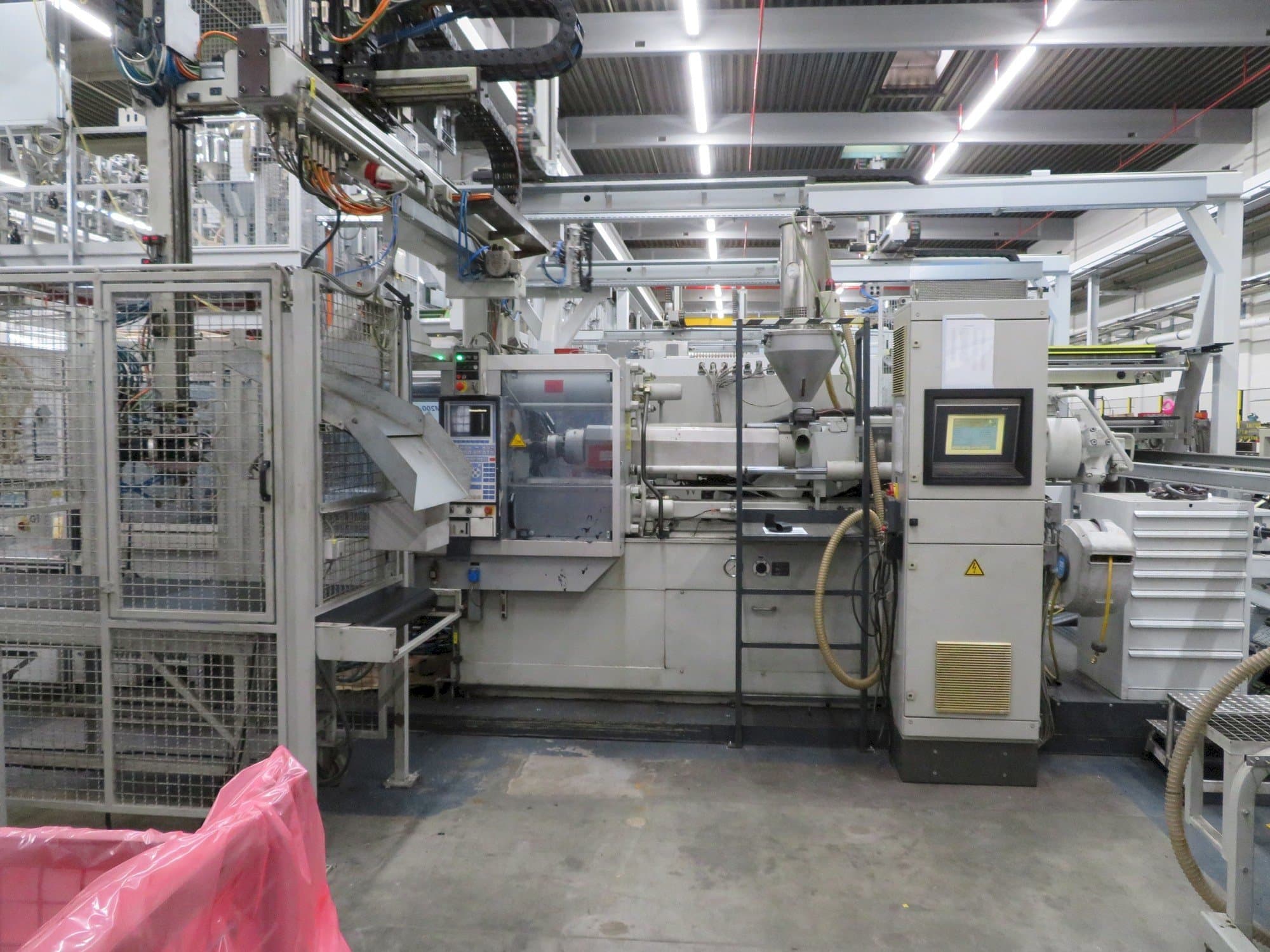 Mašīnas Krauss Maffei 200-1400 C2 pretskats