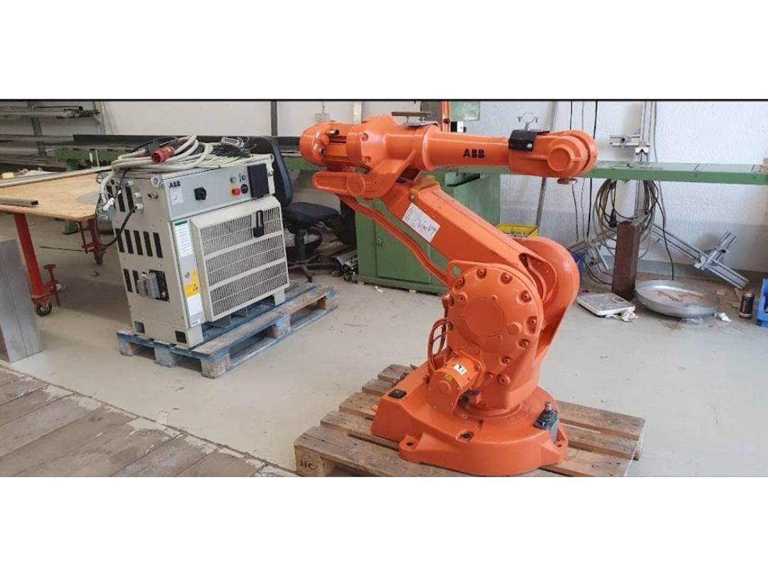 Mašīnas ABB IRB 2400 M2000  pretskats