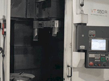 Mašīnas HWACHEON VT550R pretskats