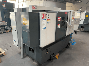 Mašīnas HAAS ST-15 pretskats